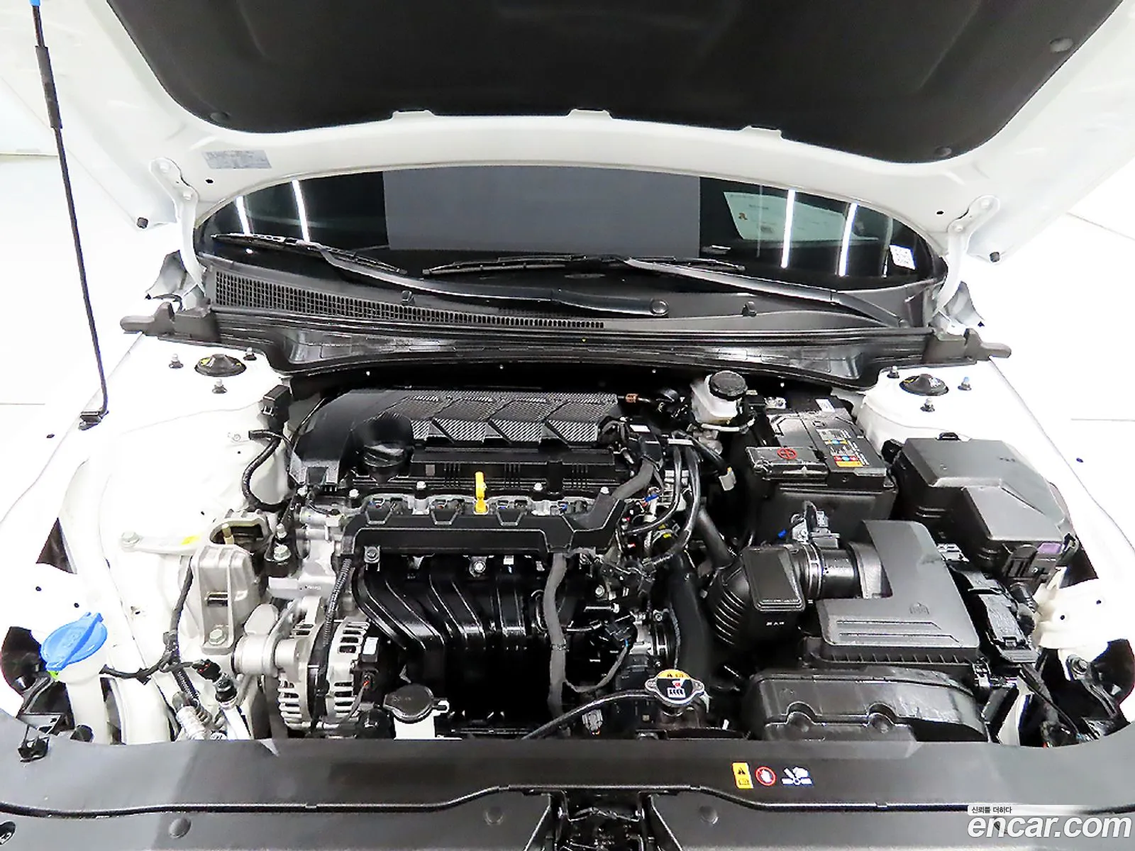 Hyundai Elantra 2025 — 12