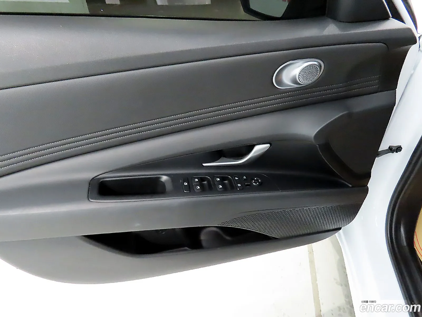 Hyundai Elantra 2025 — 9