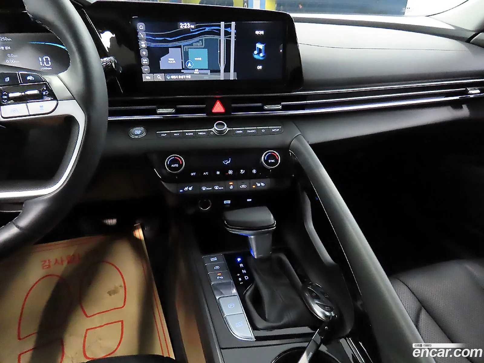 Hyundai Elantra 2025 — 16