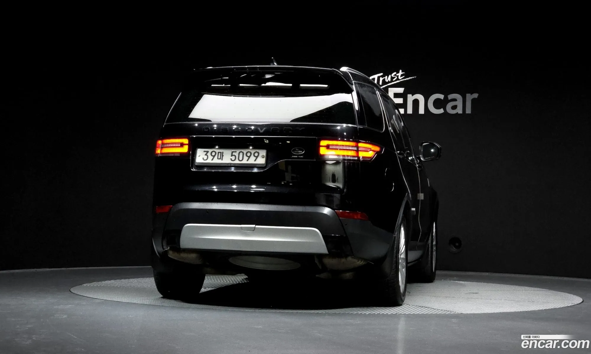 Land Rover Discovery 5 2018 SALRA2BK9JA059017 — 3