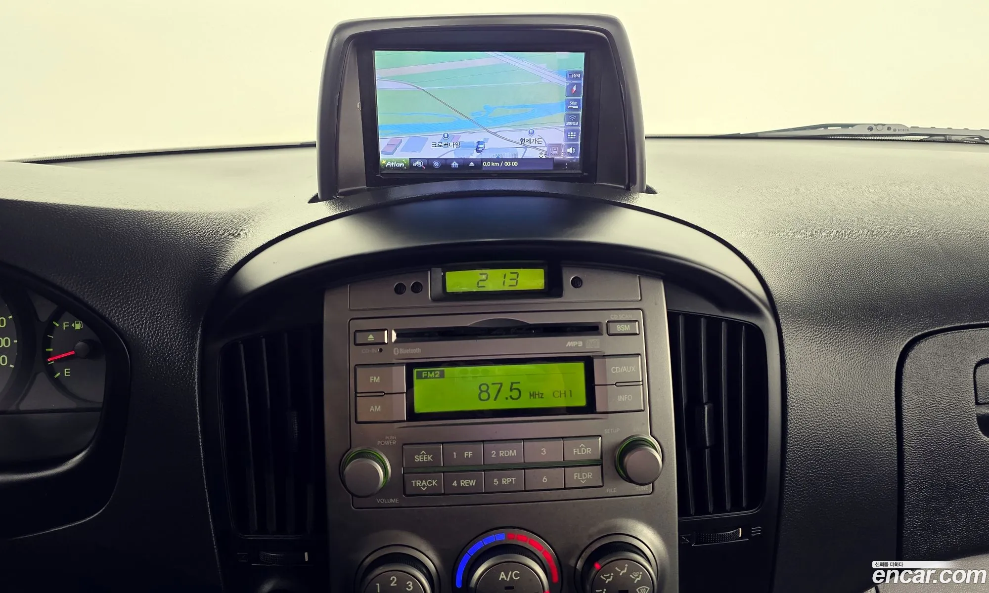 Hyundai Grand Starex 2015 — 18