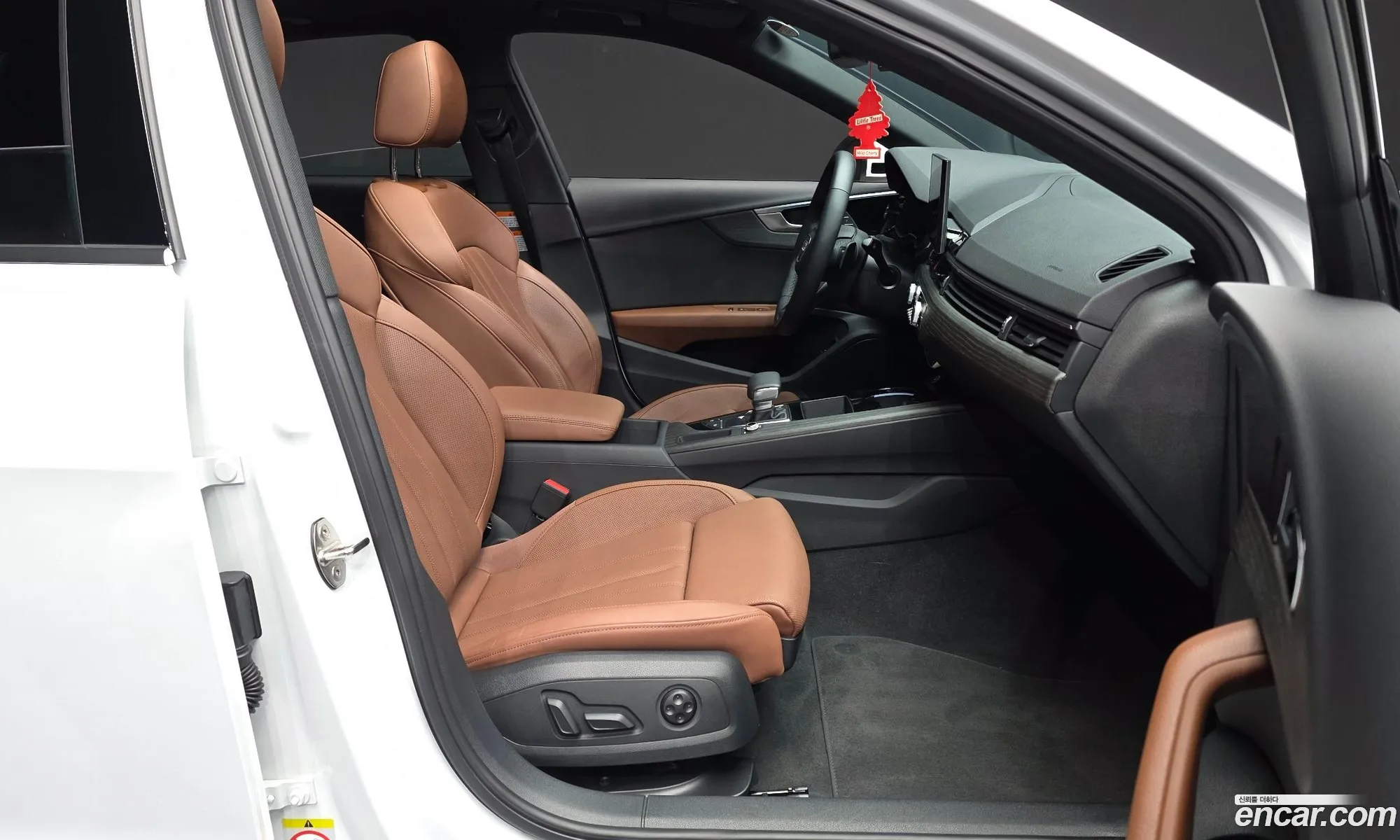 Audi A4 2023 WAUZZZF44PN009659 — 9