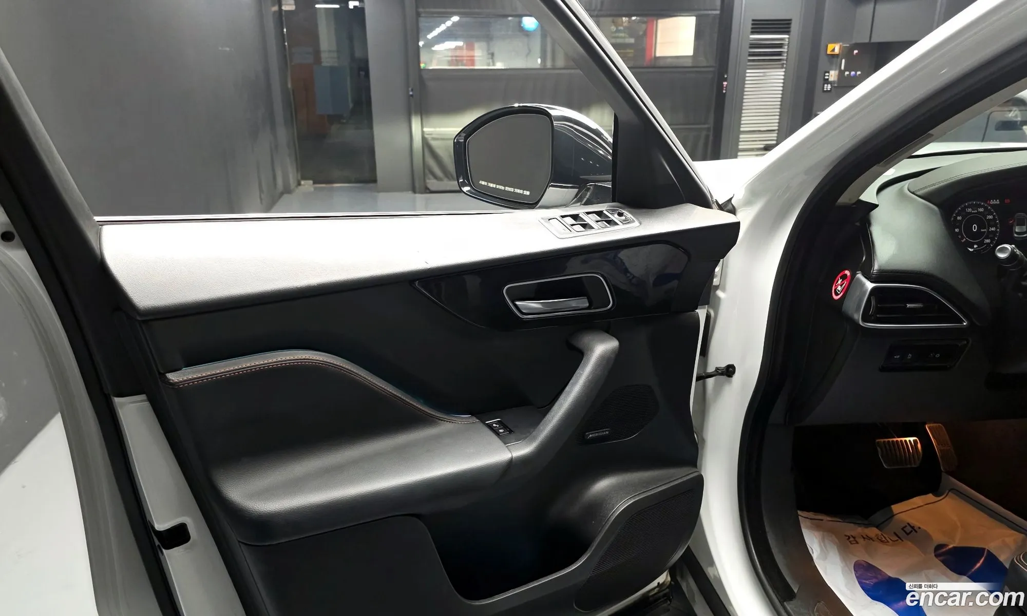 Jaguar F-Pace 2019 SADCA2BN2KA358054 — 18