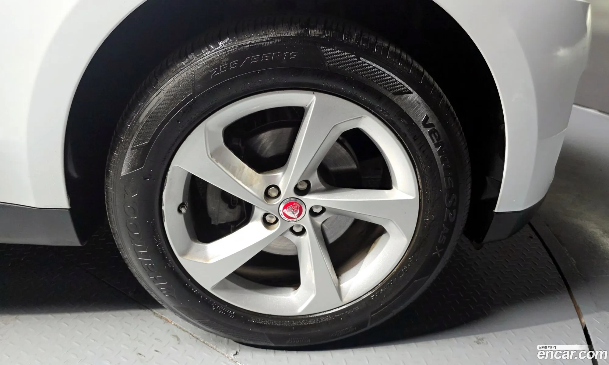 Jaguar F-Pace 2019 SADCA2BN2KA358054 — 32