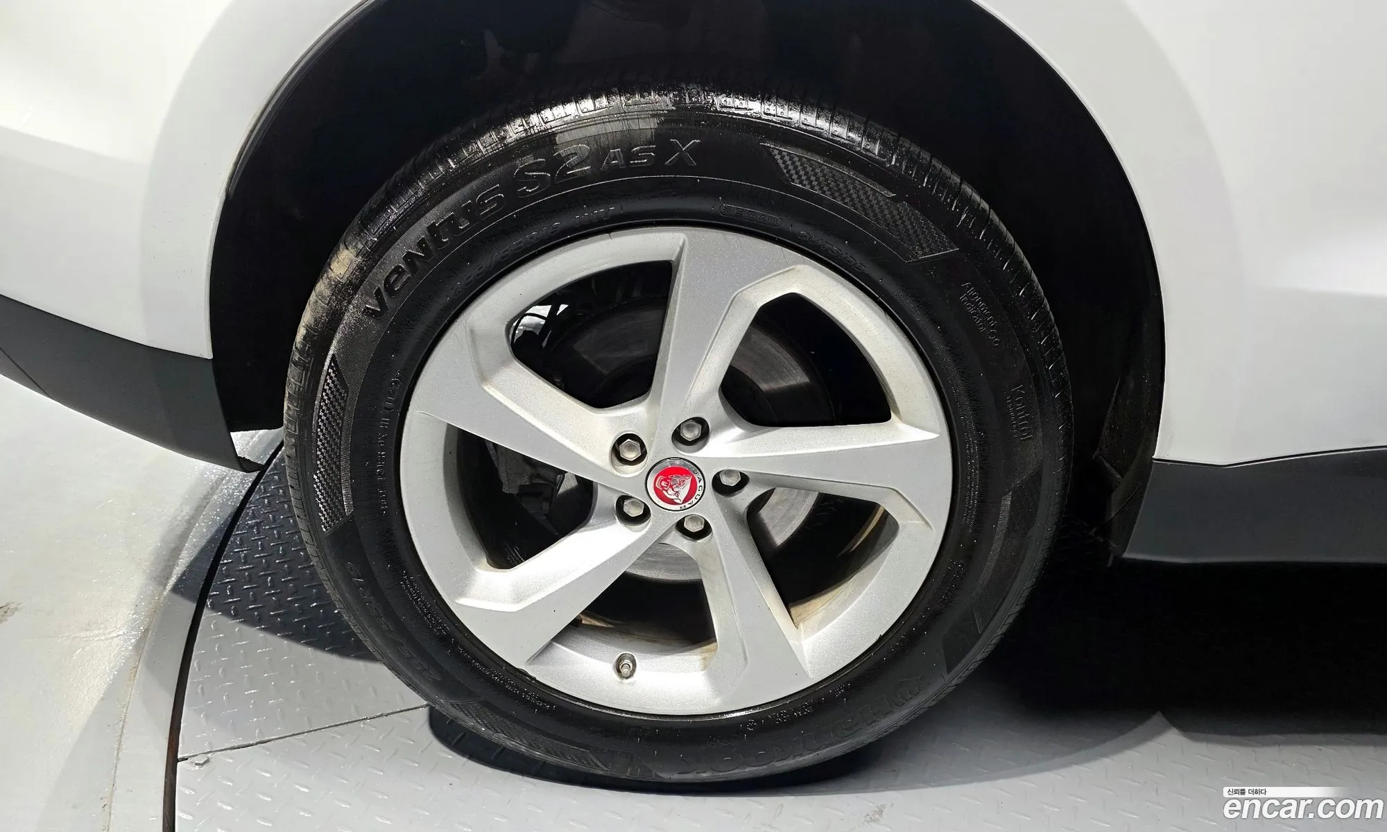 Jaguar F-Pace 2019 SADCA2BN2KA358054 — 12