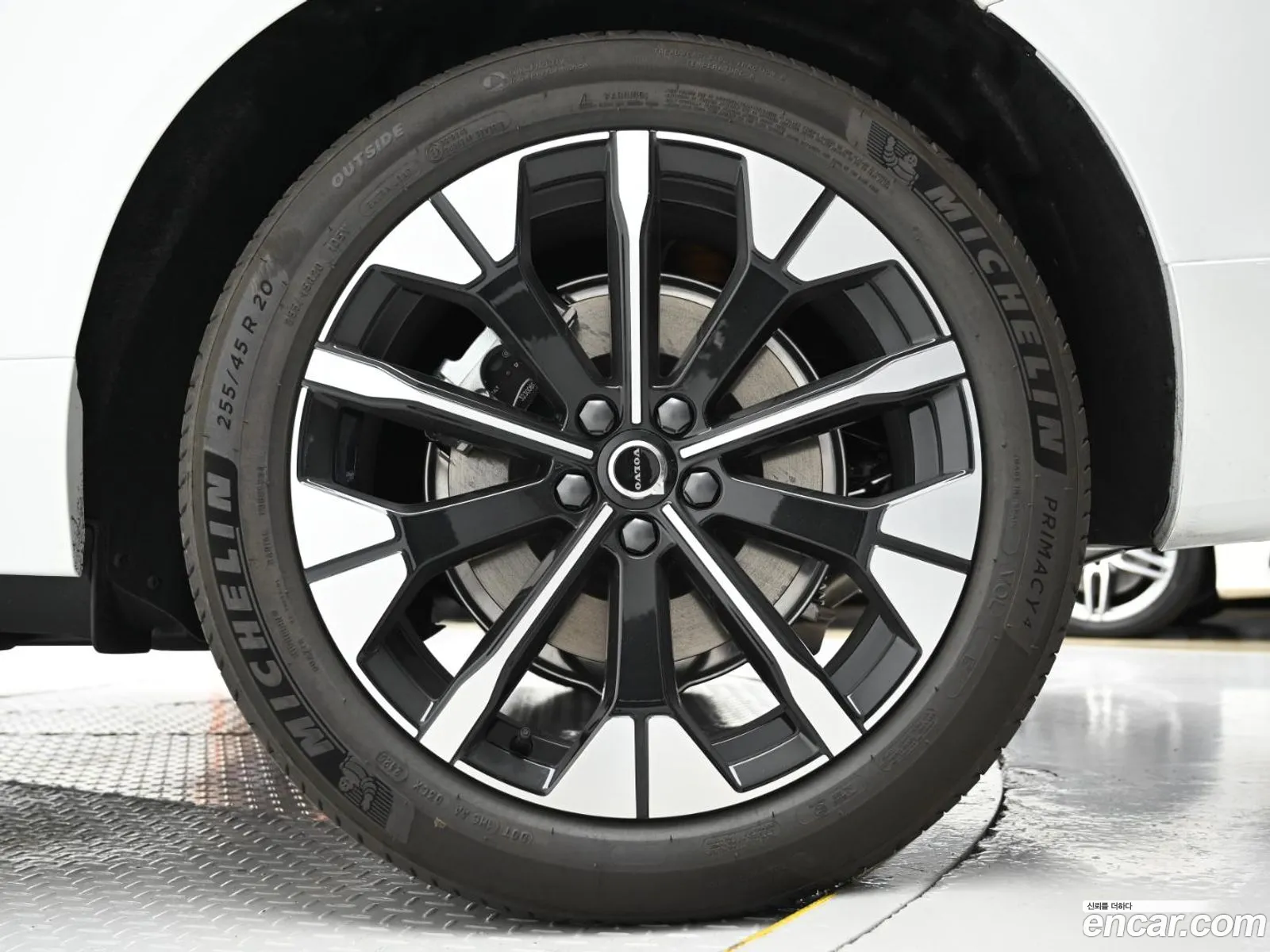 Volvo XC60 2025 — 2