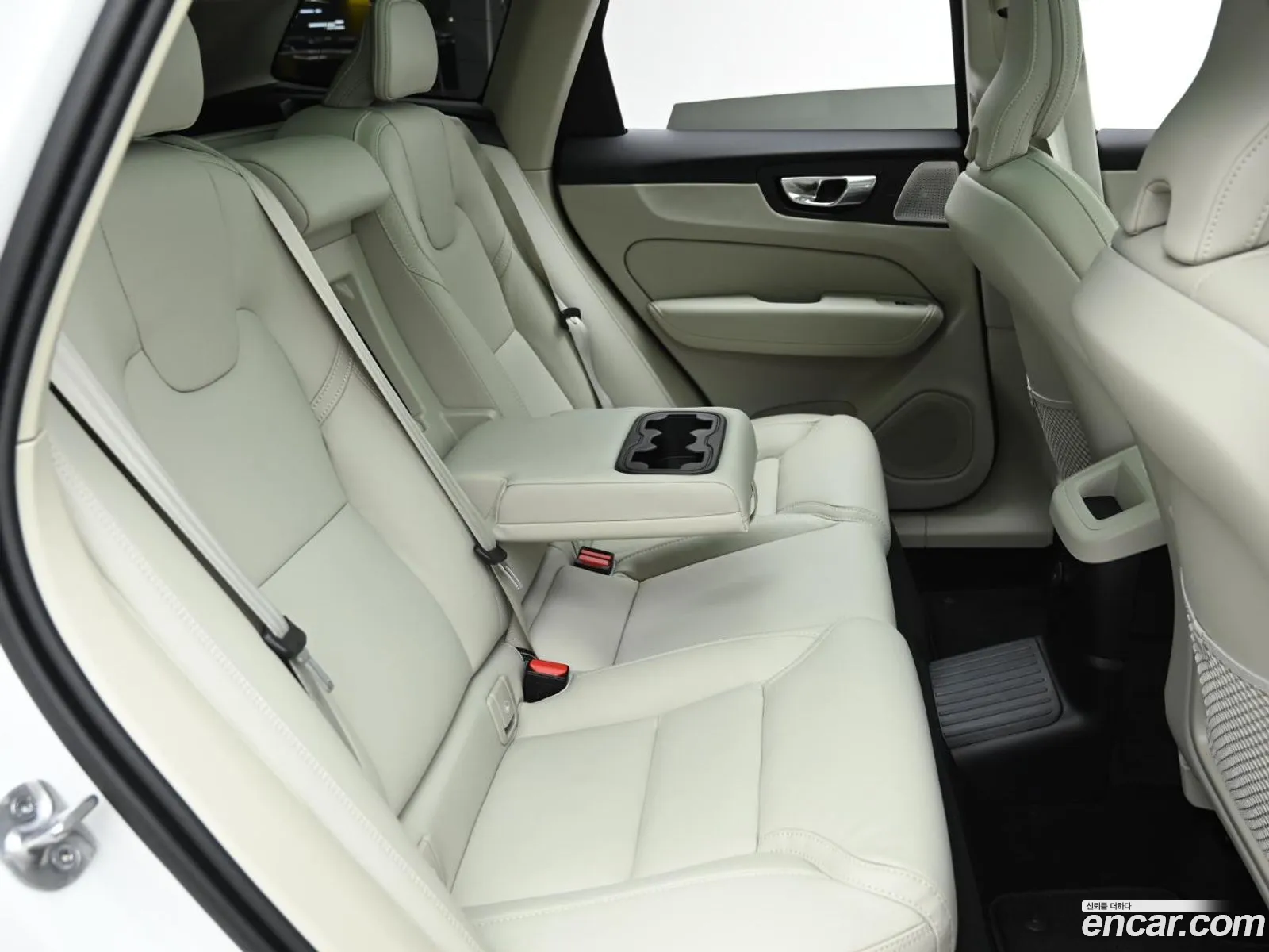 Volvo XC60 2025 — 14