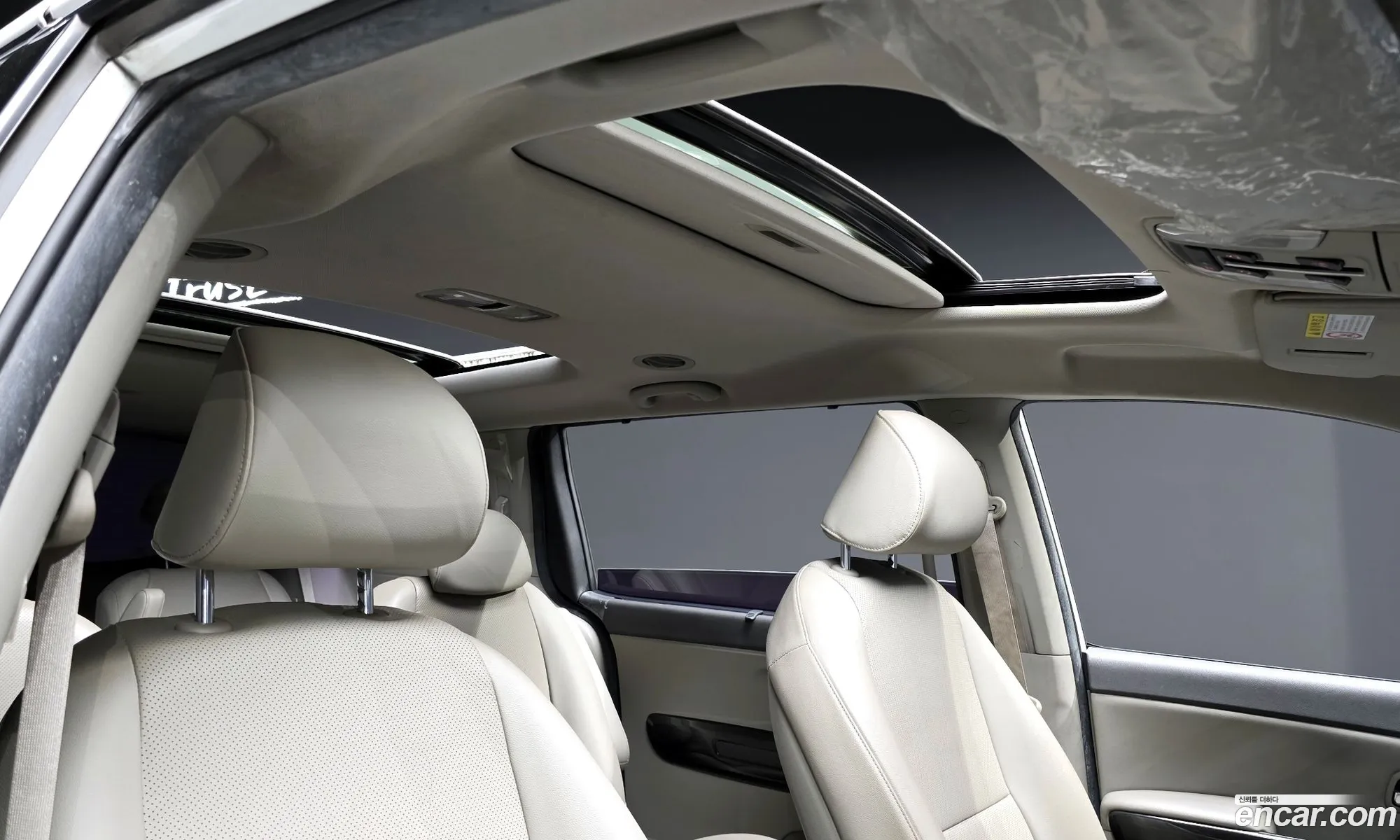 Kia Carnival 2015 — 11