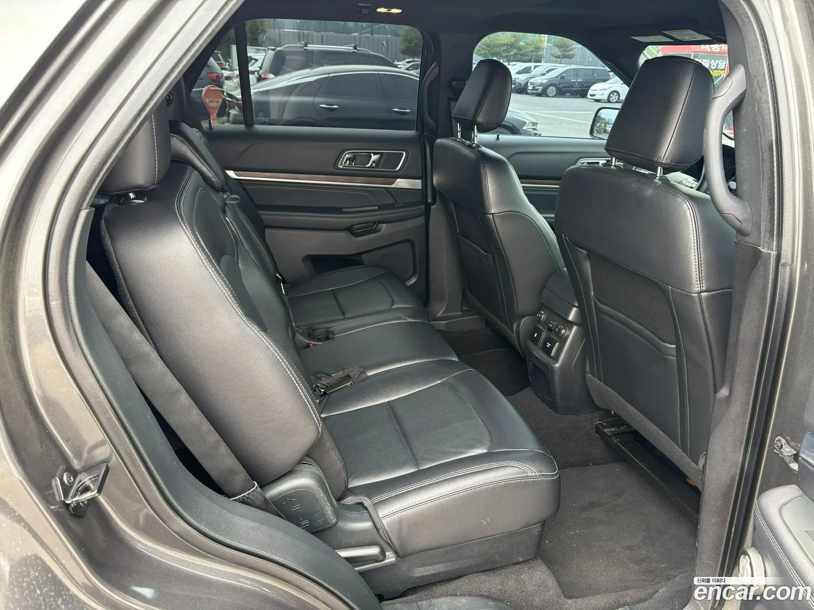 Ford Explorer 2019 — 18
