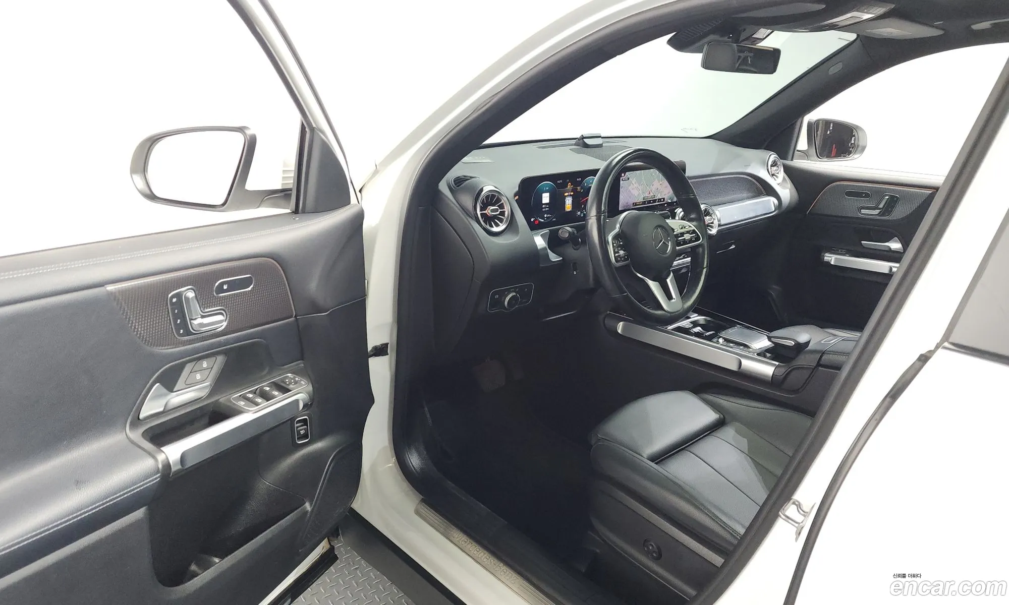 Mercedes-Benz GLB-Class X247 2021 — 16
