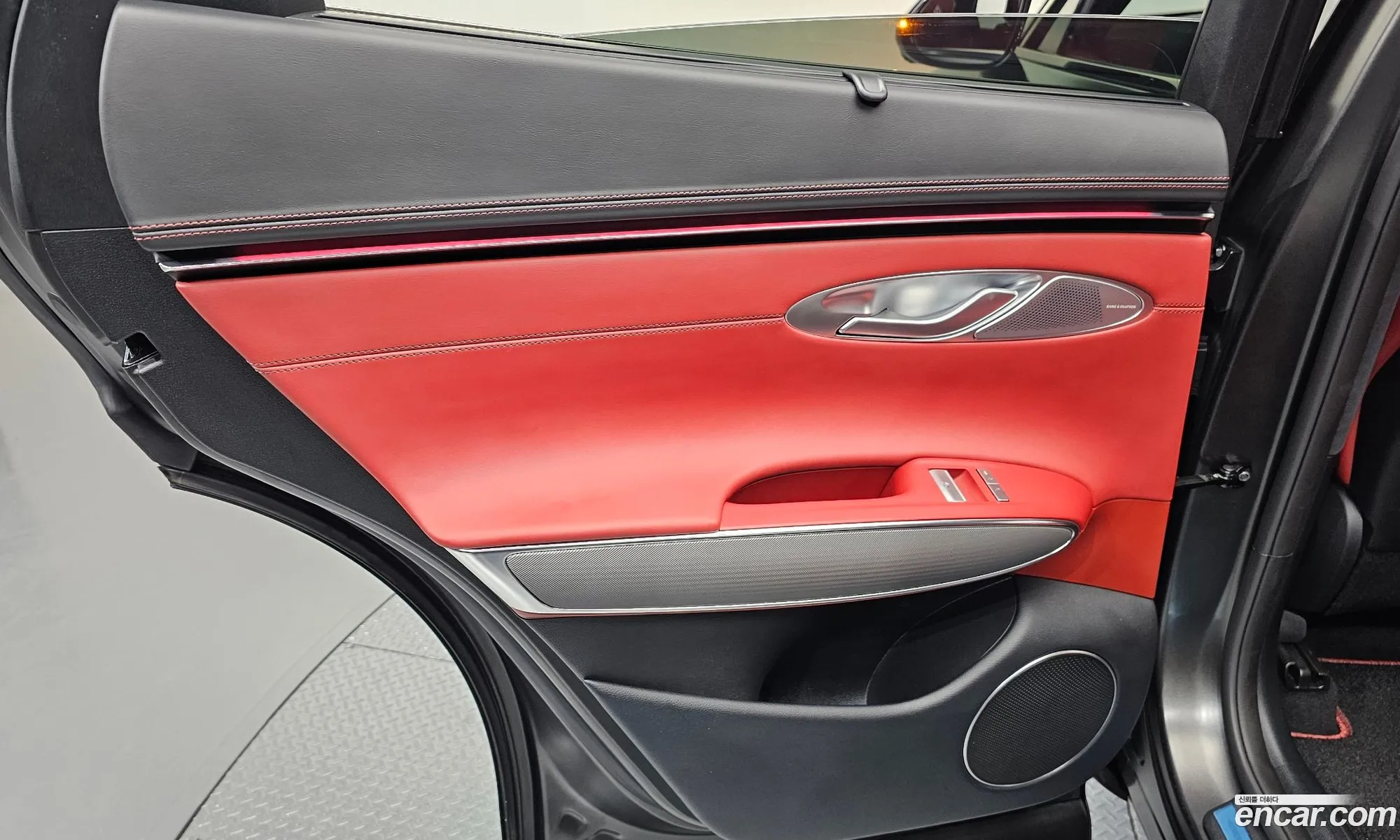 Genesis GV70 2025 — 28