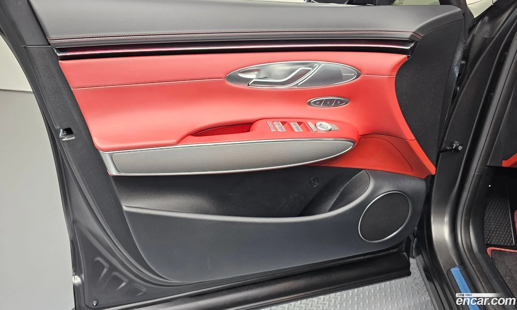 Genesis GV70 2025 — 22