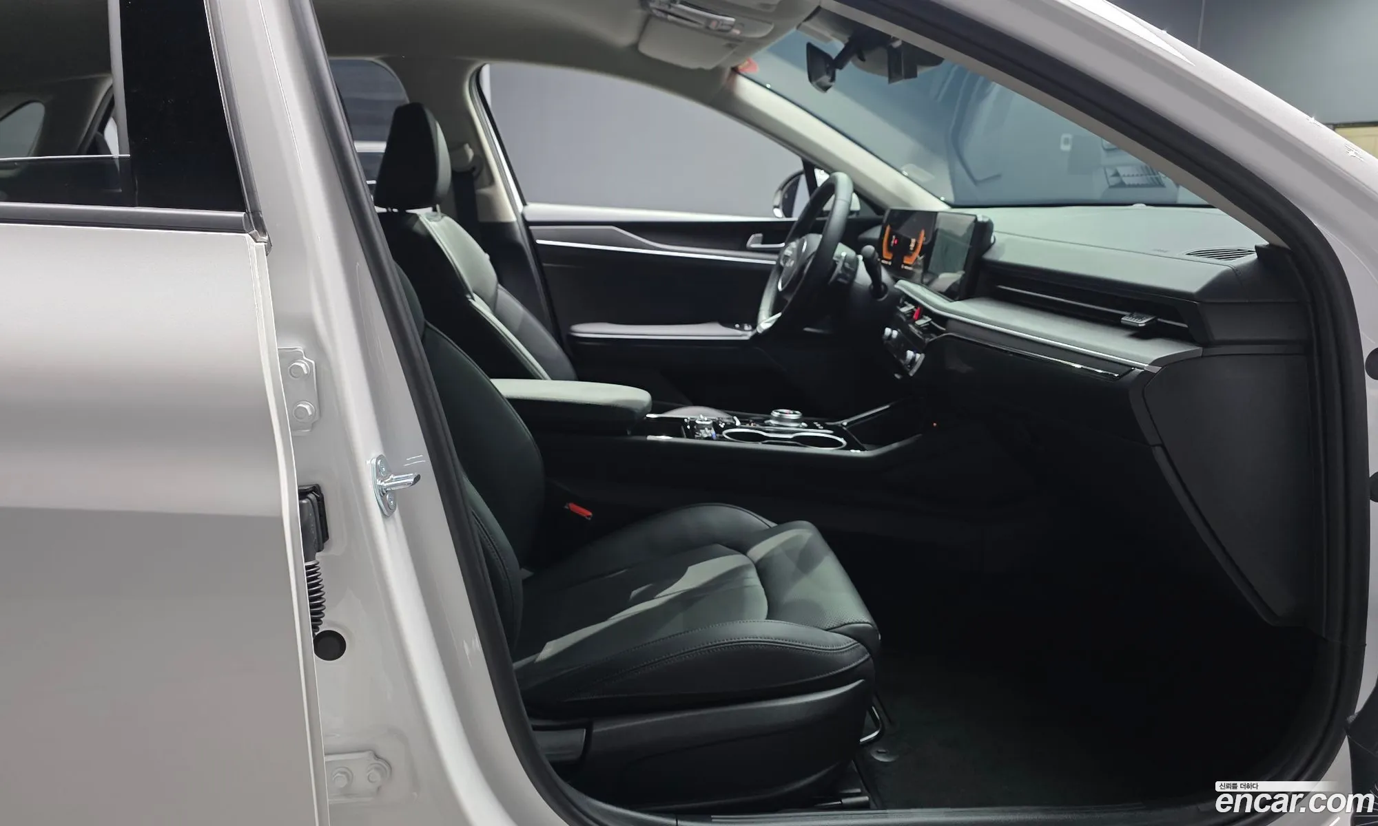 Kia K5 Hybrid 2025 — 4