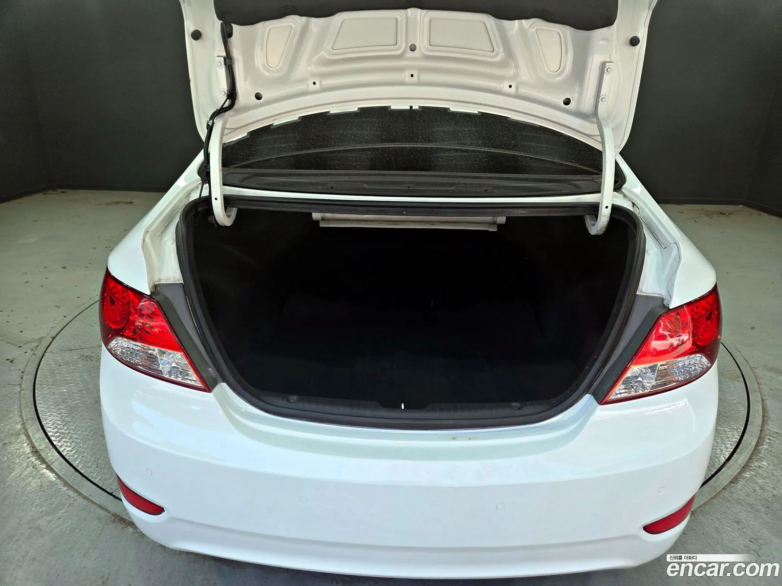 Hyundai Accent 2011 — 11