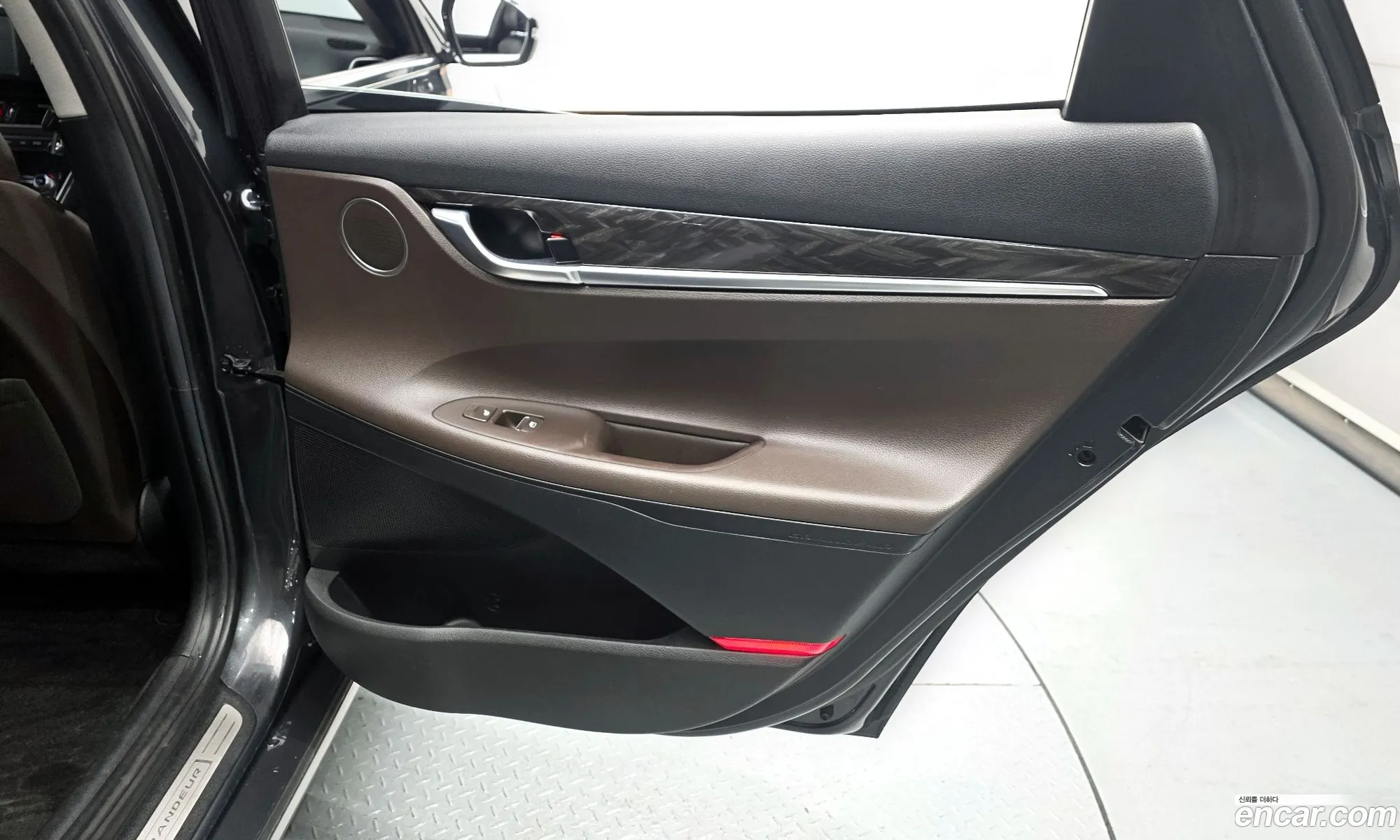 Hyundai Grandeur IG Hybrid 2017 — 25