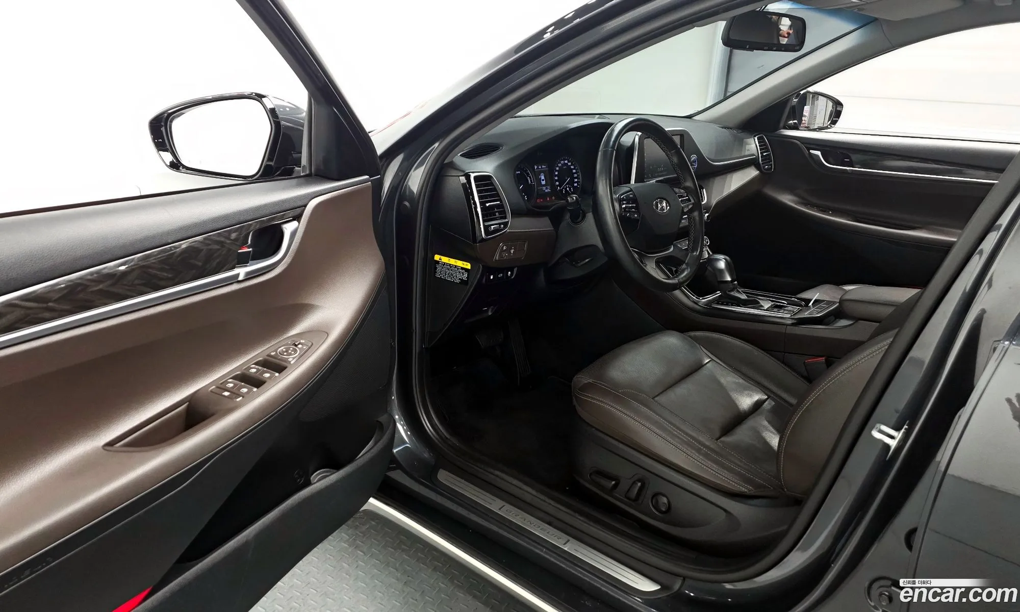 Hyundai Grandeur IG Hybrid 2017 — 16
