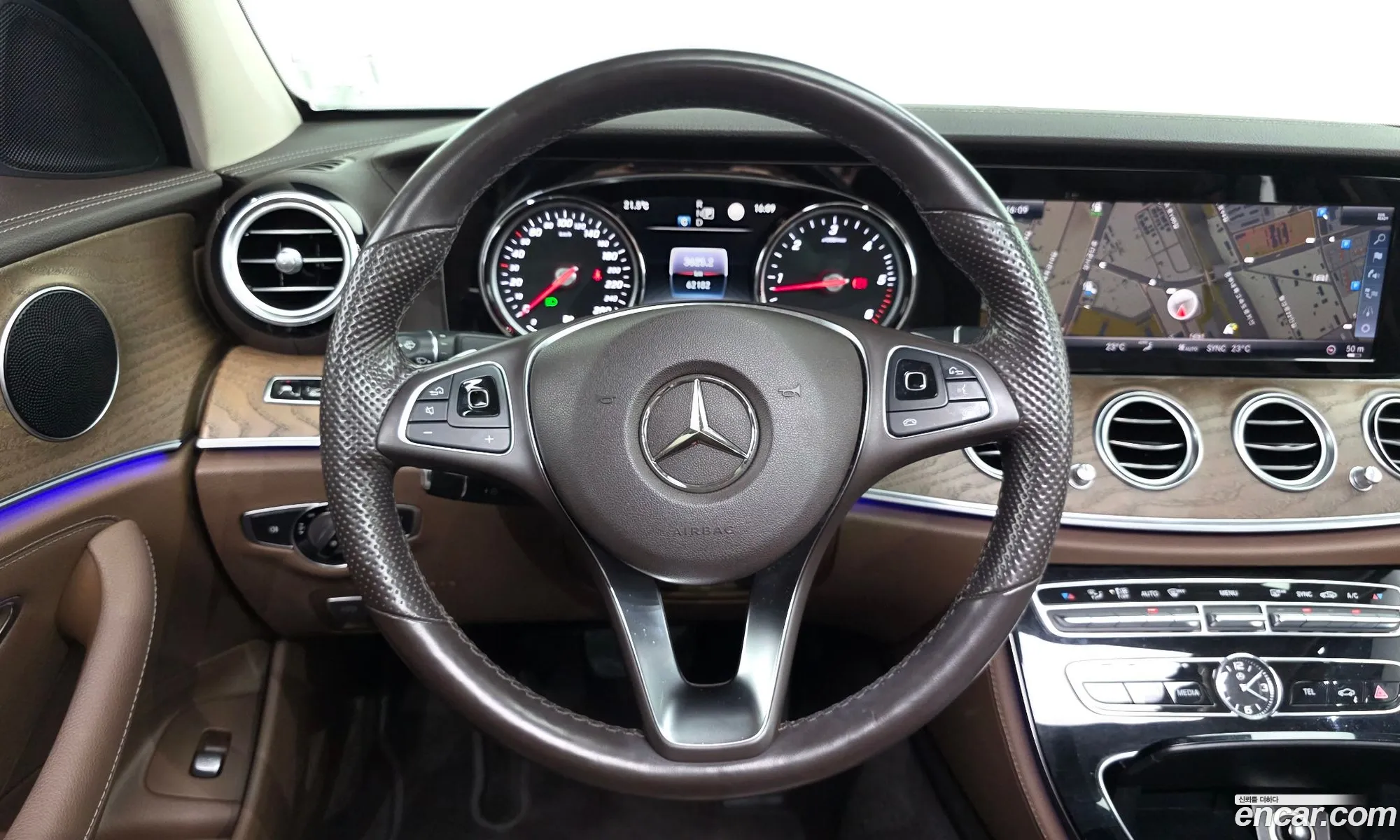 Mercedes-Benz E-Class W213 2018 WDDZF0FB9JA380875 — 18