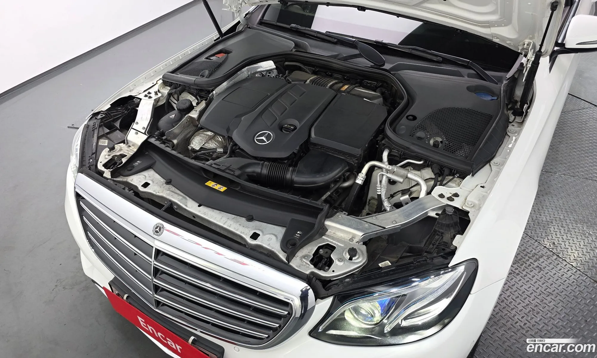 Mercedes-Benz E-Class W213 2018 WDDZF0FB9JA380875 — 10