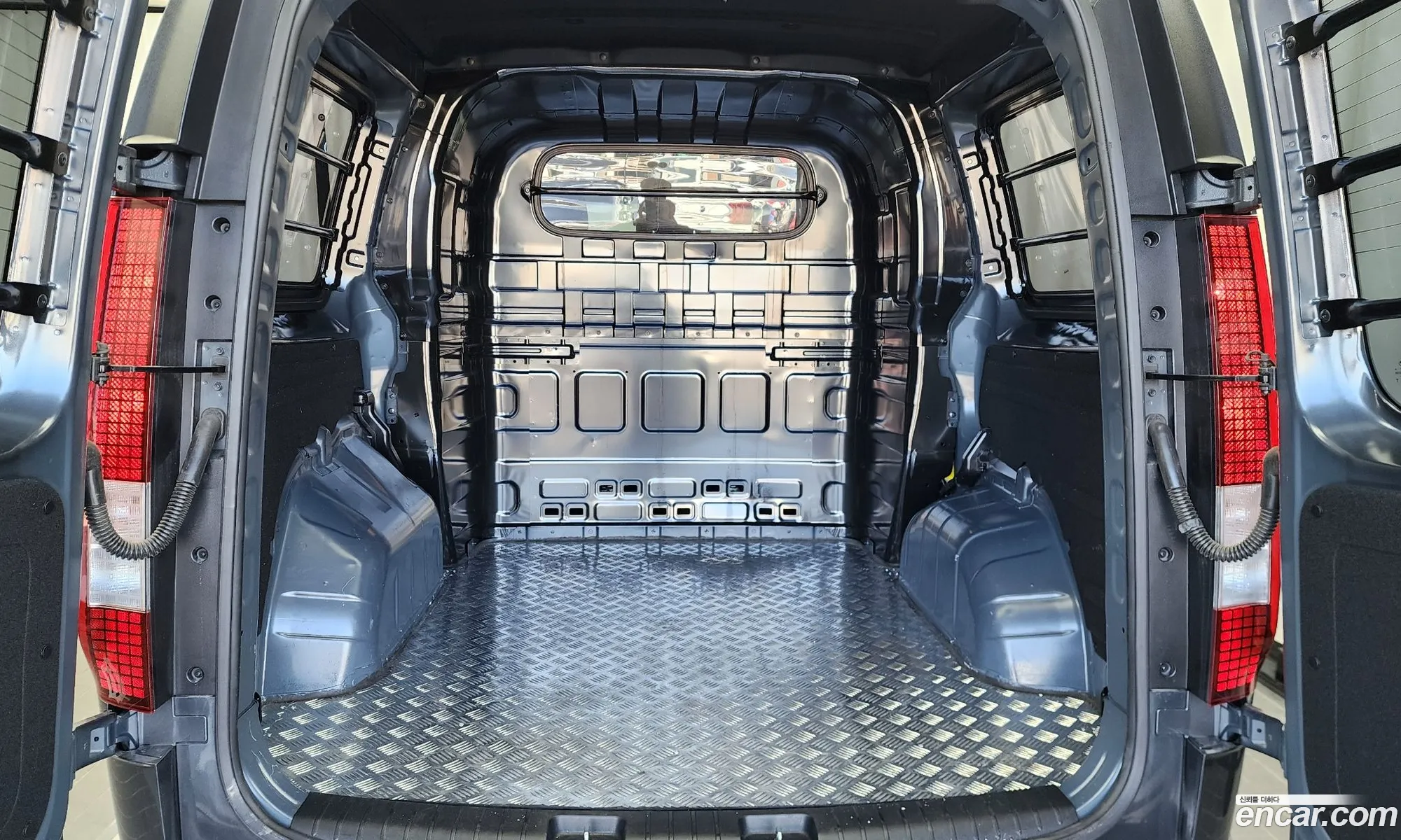 Hyundai Staria 2022 — 13