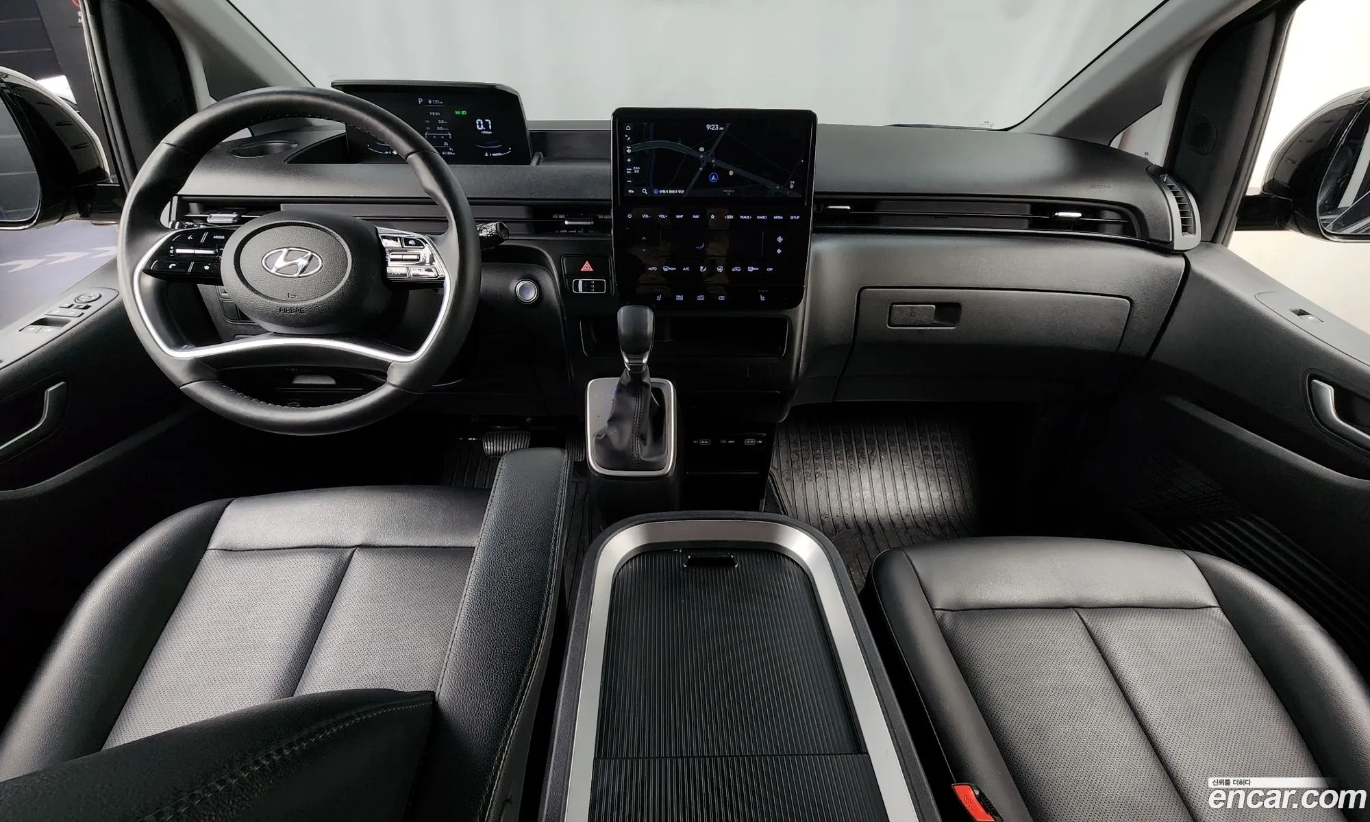 Hyundai Staria 2022 — 23
