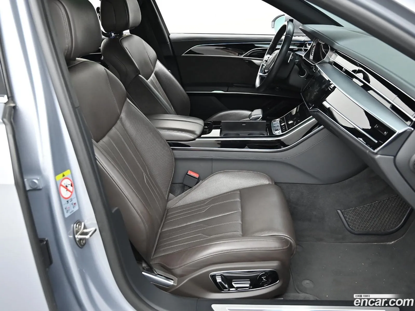 Audi A8 2021 — 10