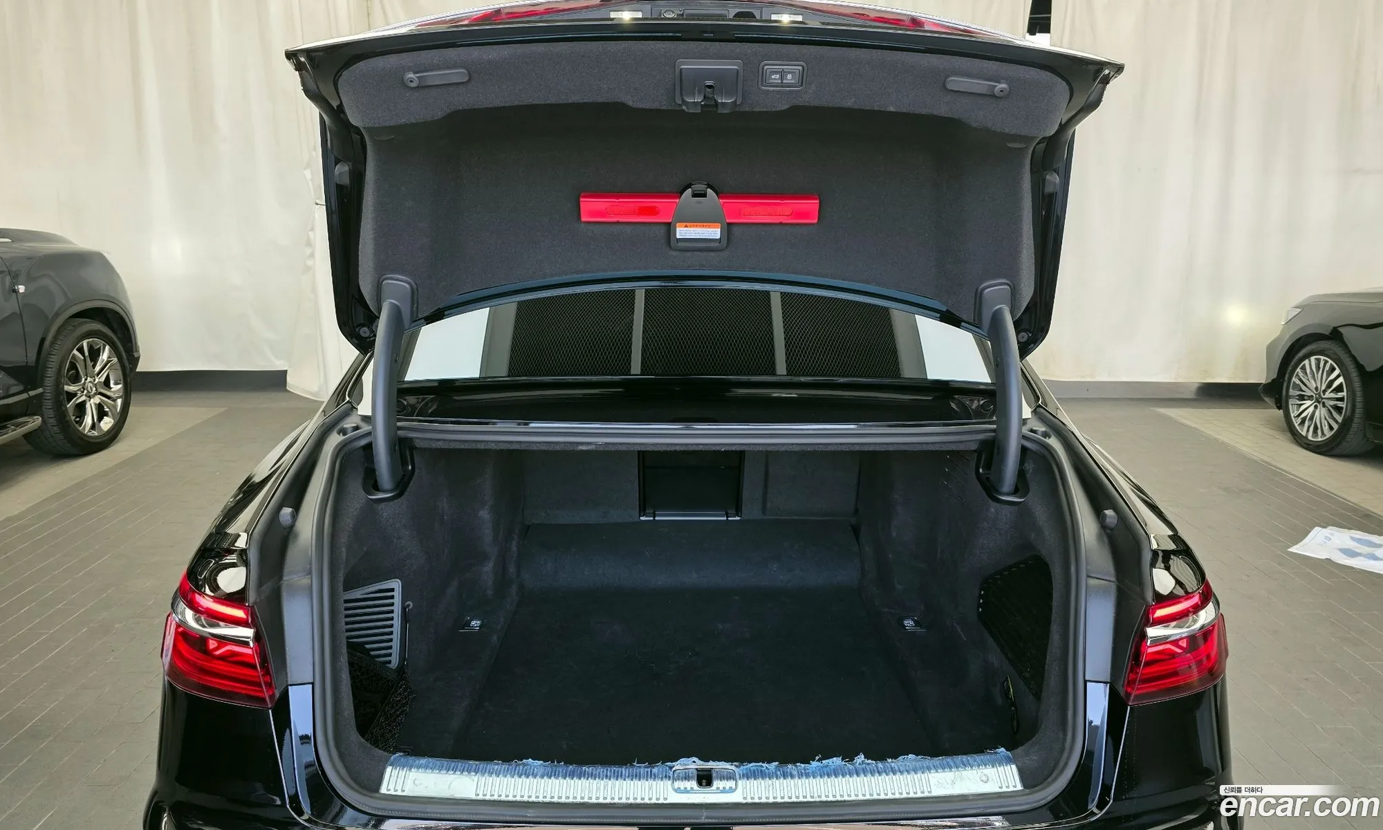 Audi A8 2023 — 12