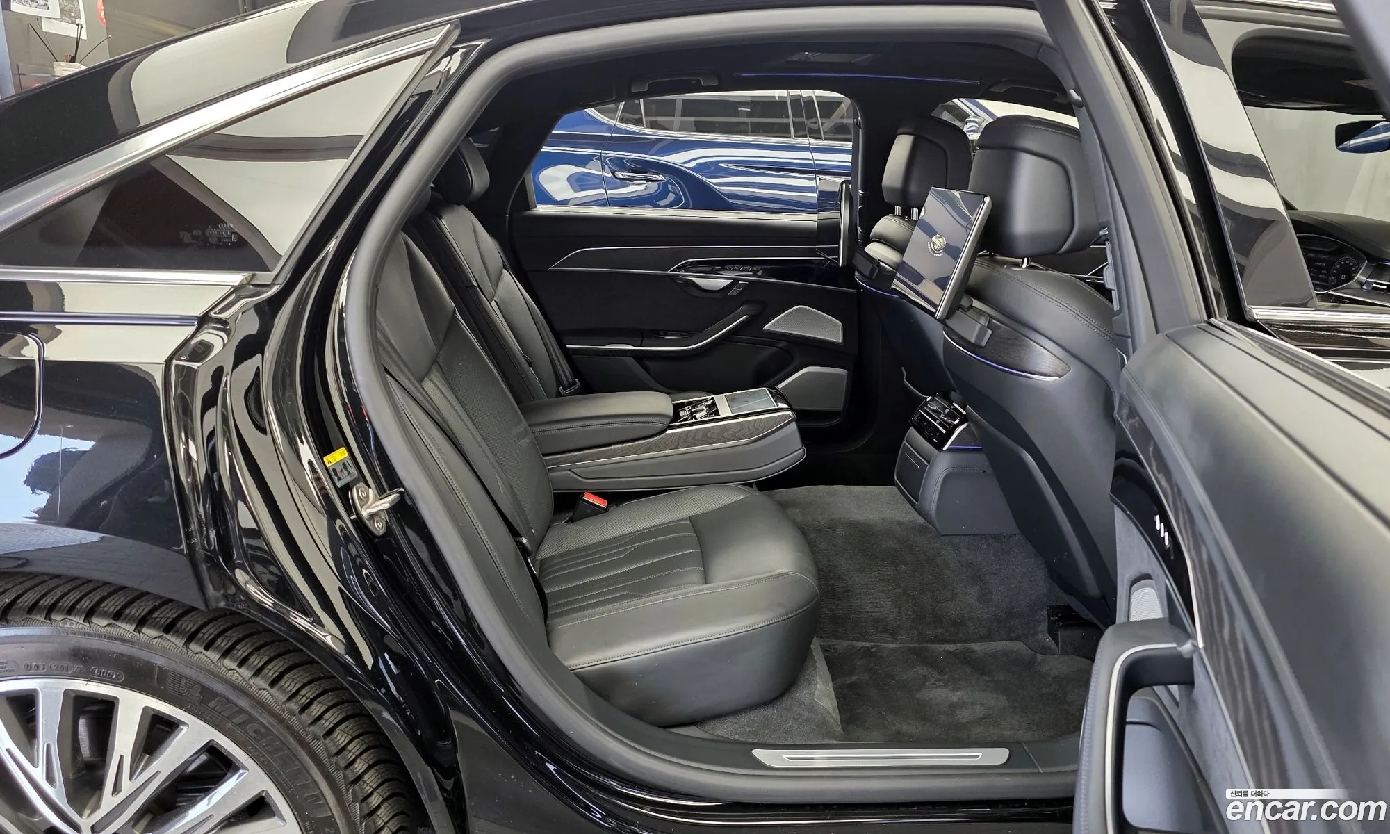 Audi A8 2023 — 10