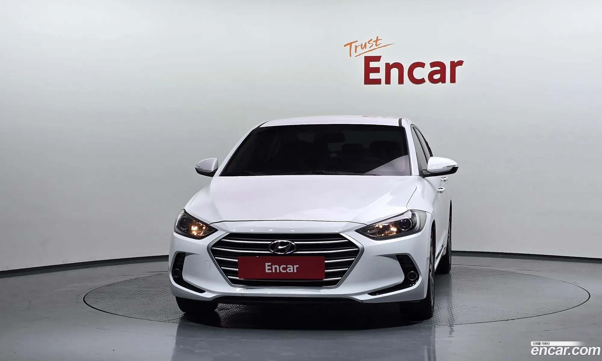 Hyundai Elantra AD 2017 — 12