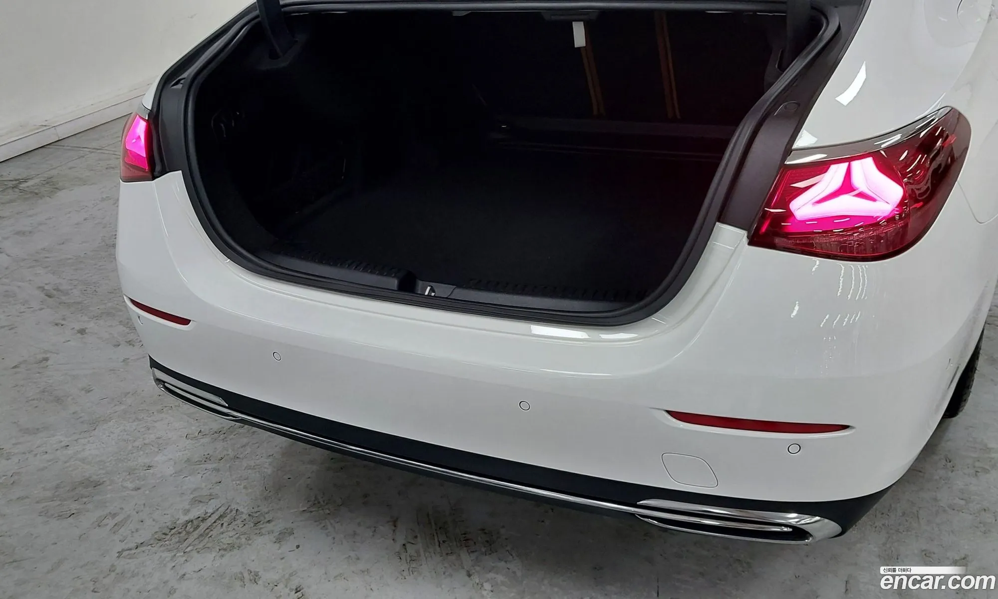 Mercedes-Benz E-Class W214 2024 — 10
