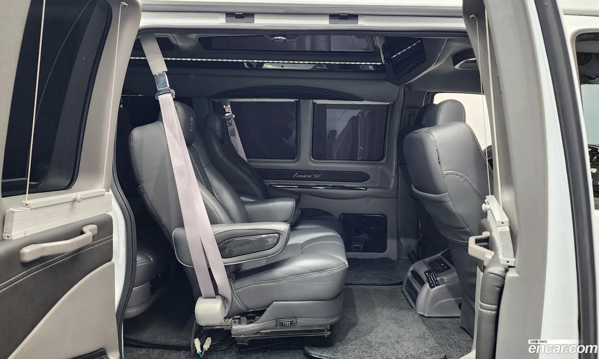 Chevrolet Express Van 2017 1GCWGBFG5H1136619 — 18