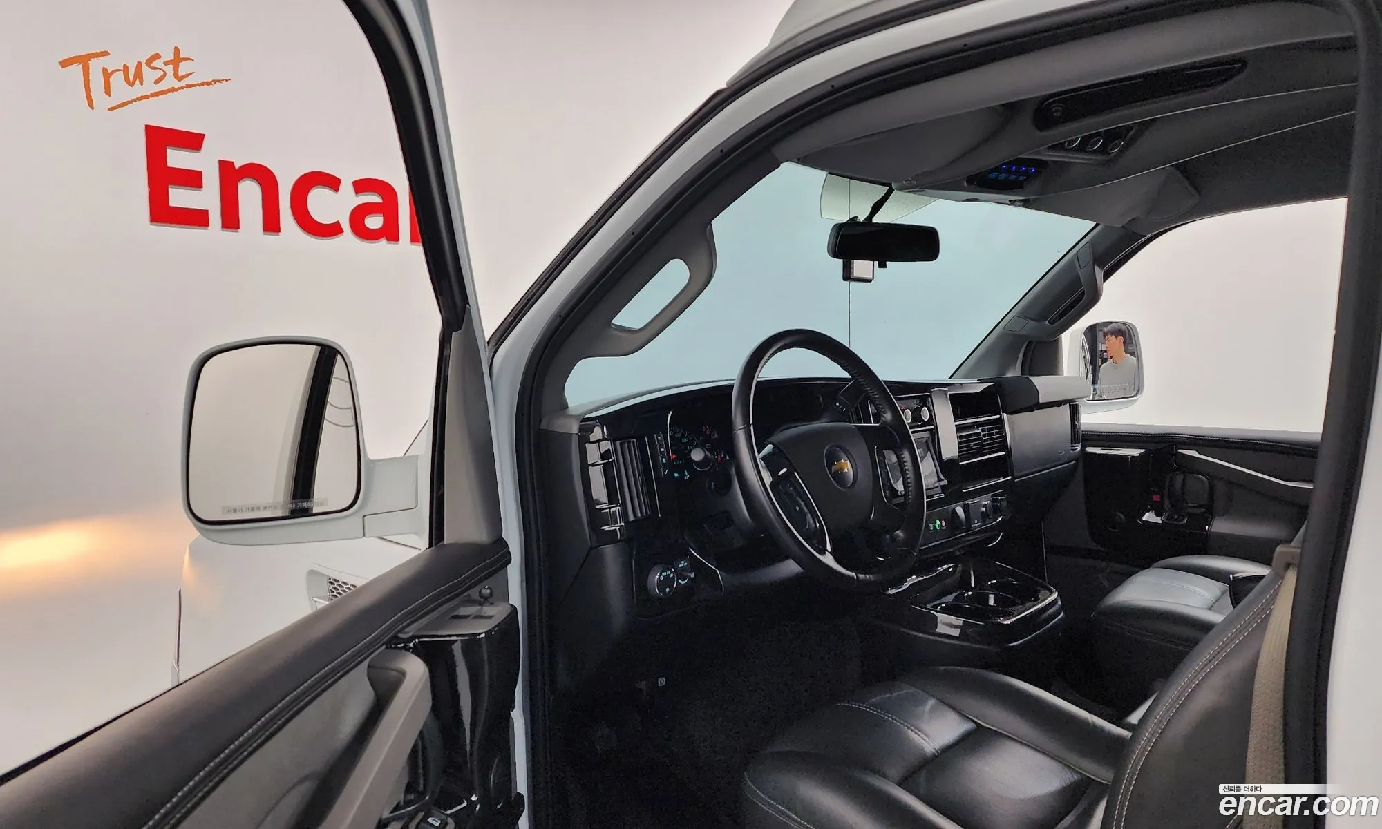 Chevrolet Express Van 2017 1GCWGBFG5H1136619 — 4