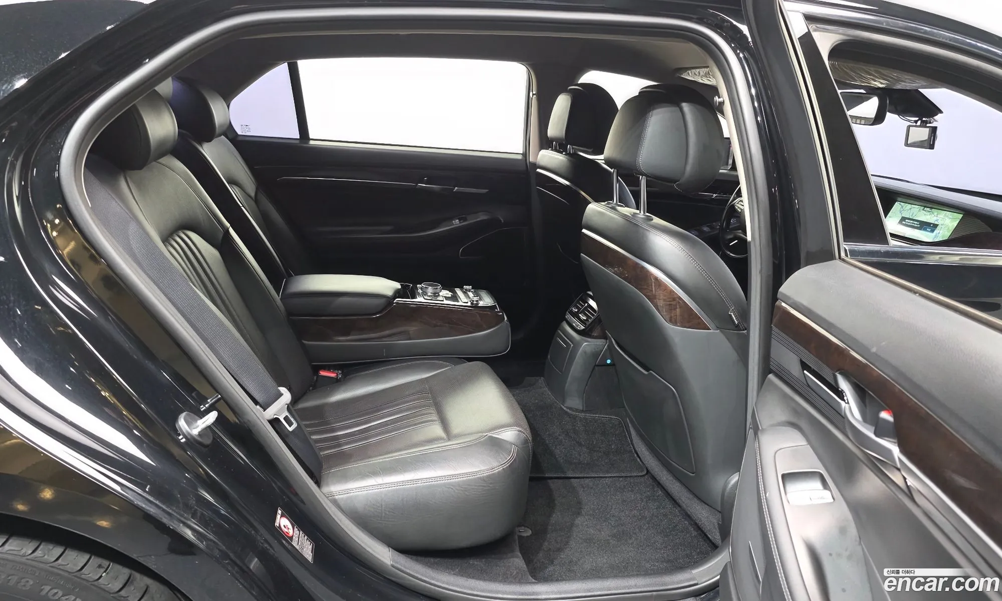 Genesis EQ900 2016 — 6