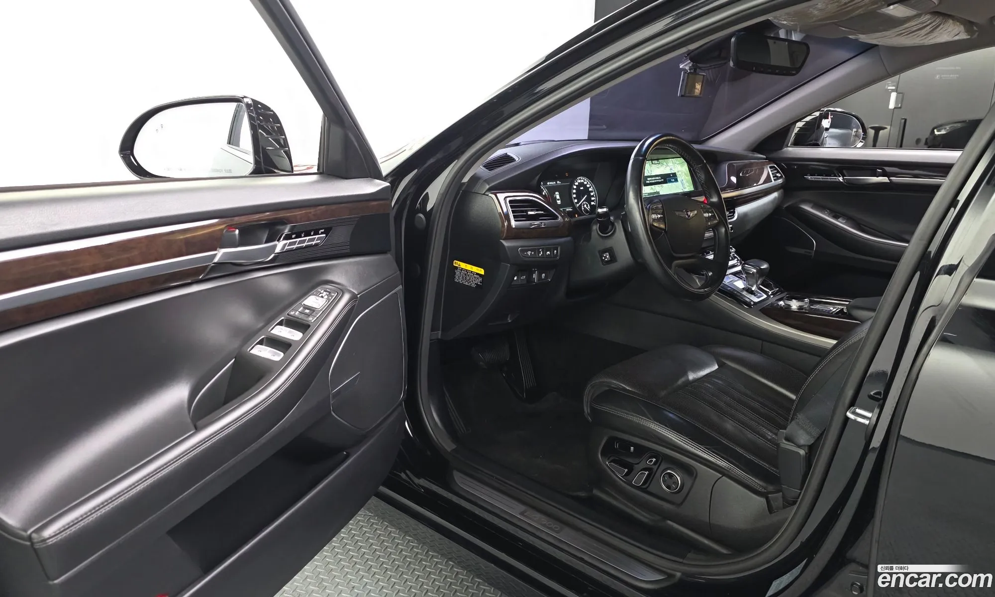 Genesis EQ900 2016 — 14