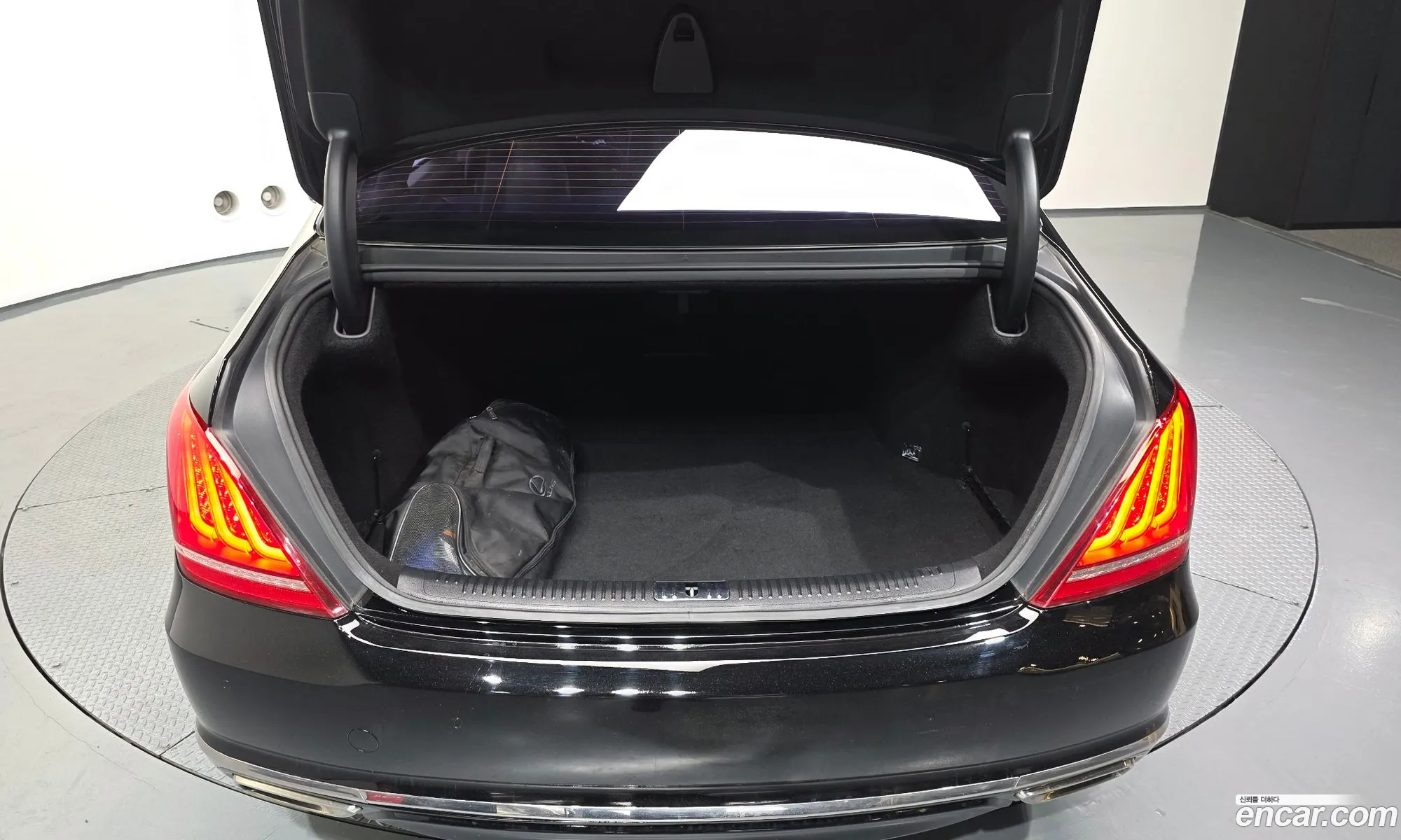 Genesis EQ900 2016 — 17