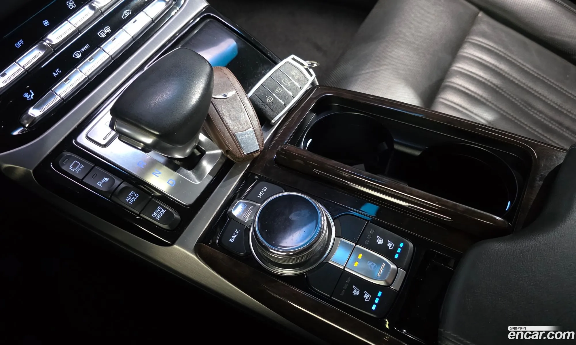 Genesis EQ900 2016 — 18