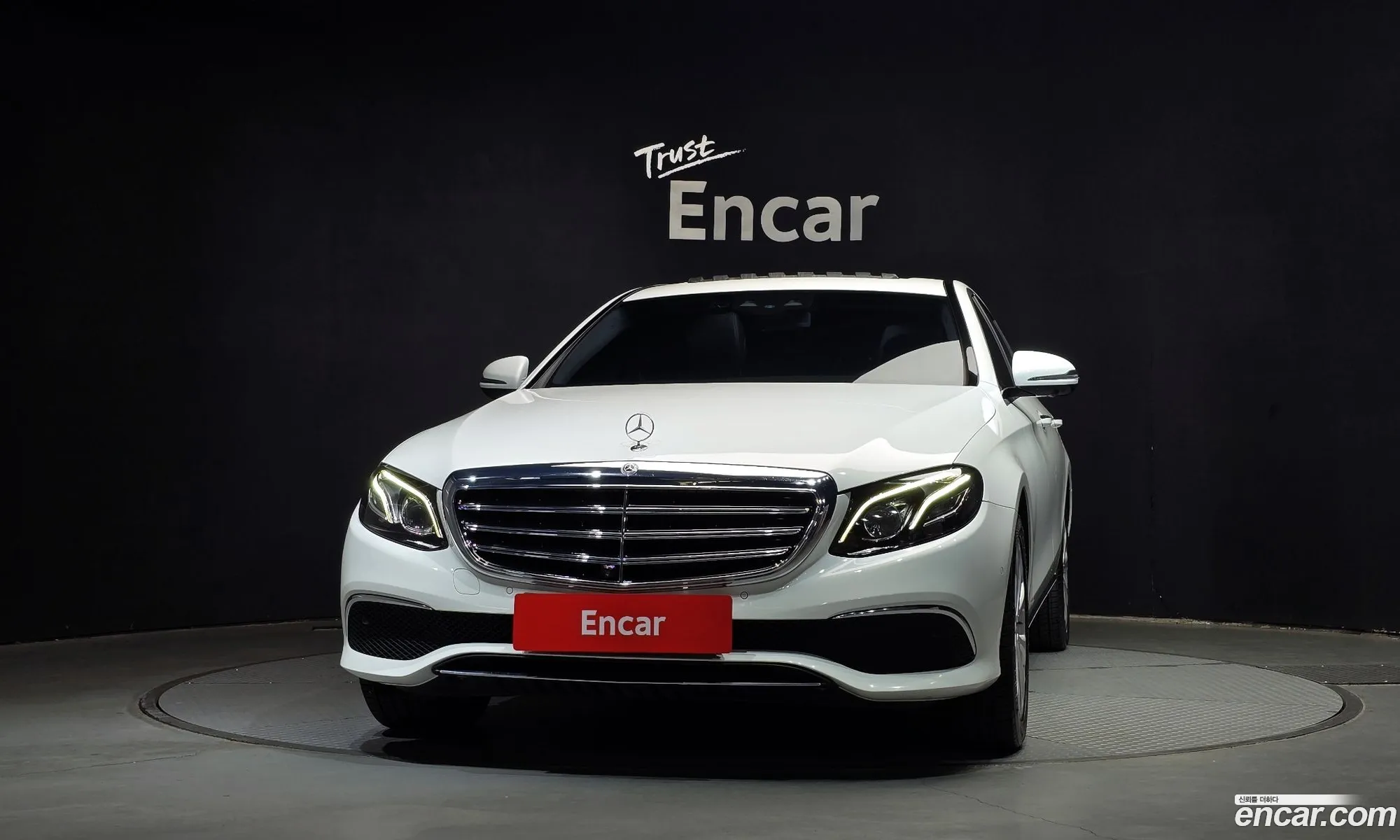 Mercedes-Benz E-Class W213 2018 WDDZF4KB6JA410010 — 10