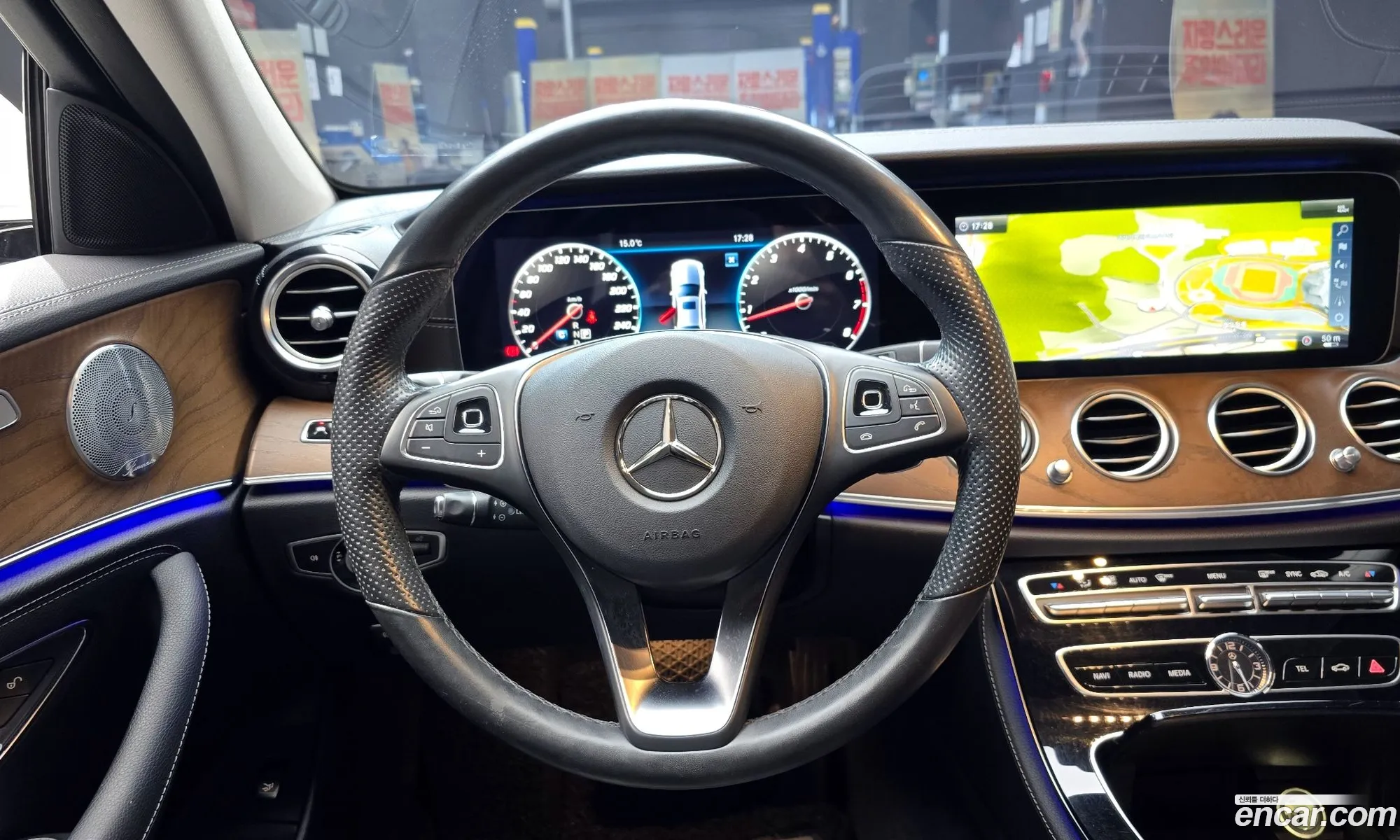 Mercedes-Benz E-Class W213 2018 WDDZF4KB6JA410010 — 12