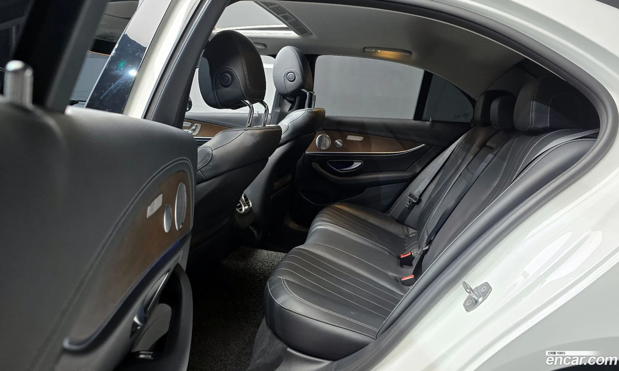 Mercedes-Benz E-Class W213 2018 WDDZF4KB6JA410010 — 9