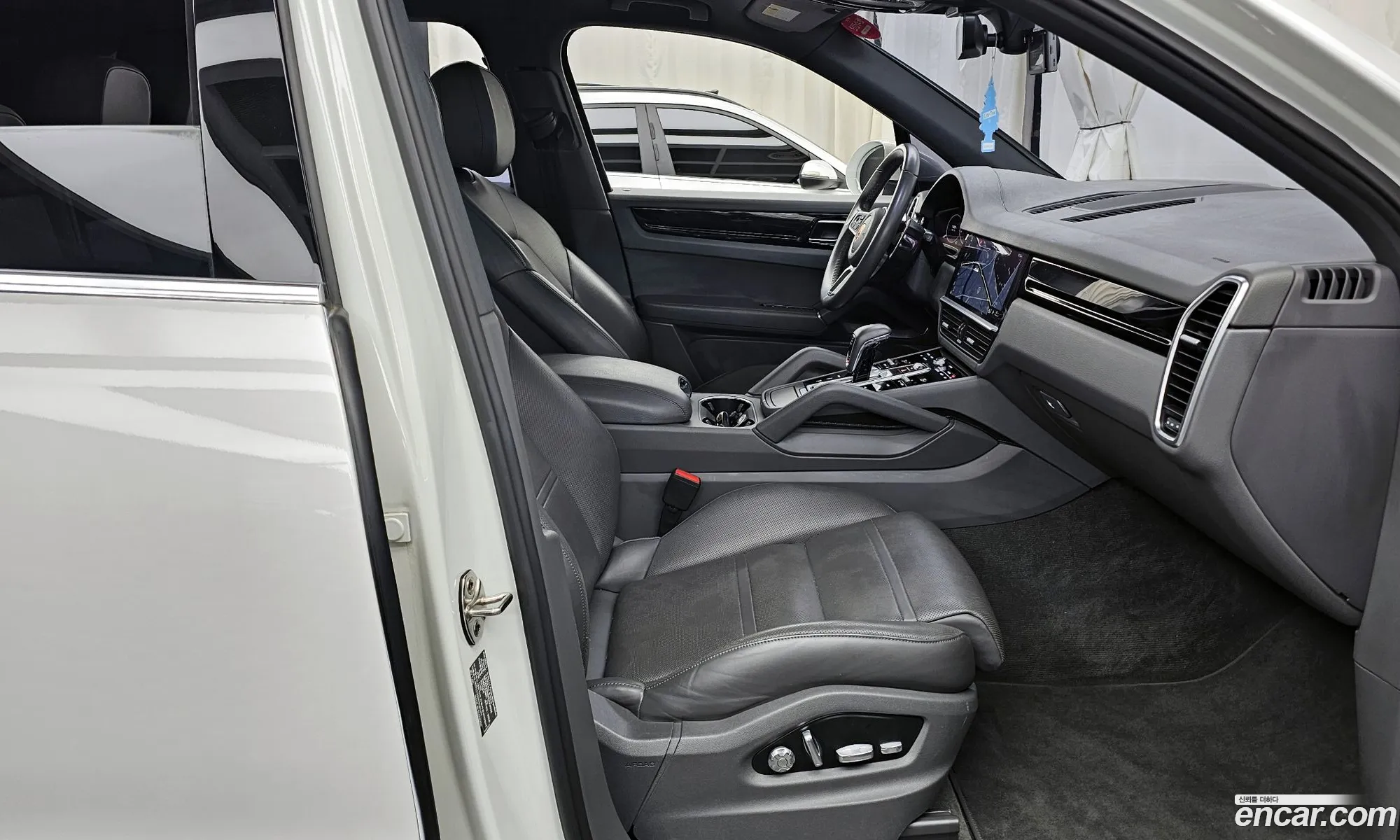 Porsche Cayenne 2019 WP1AA29Y6KDA23556 — 19