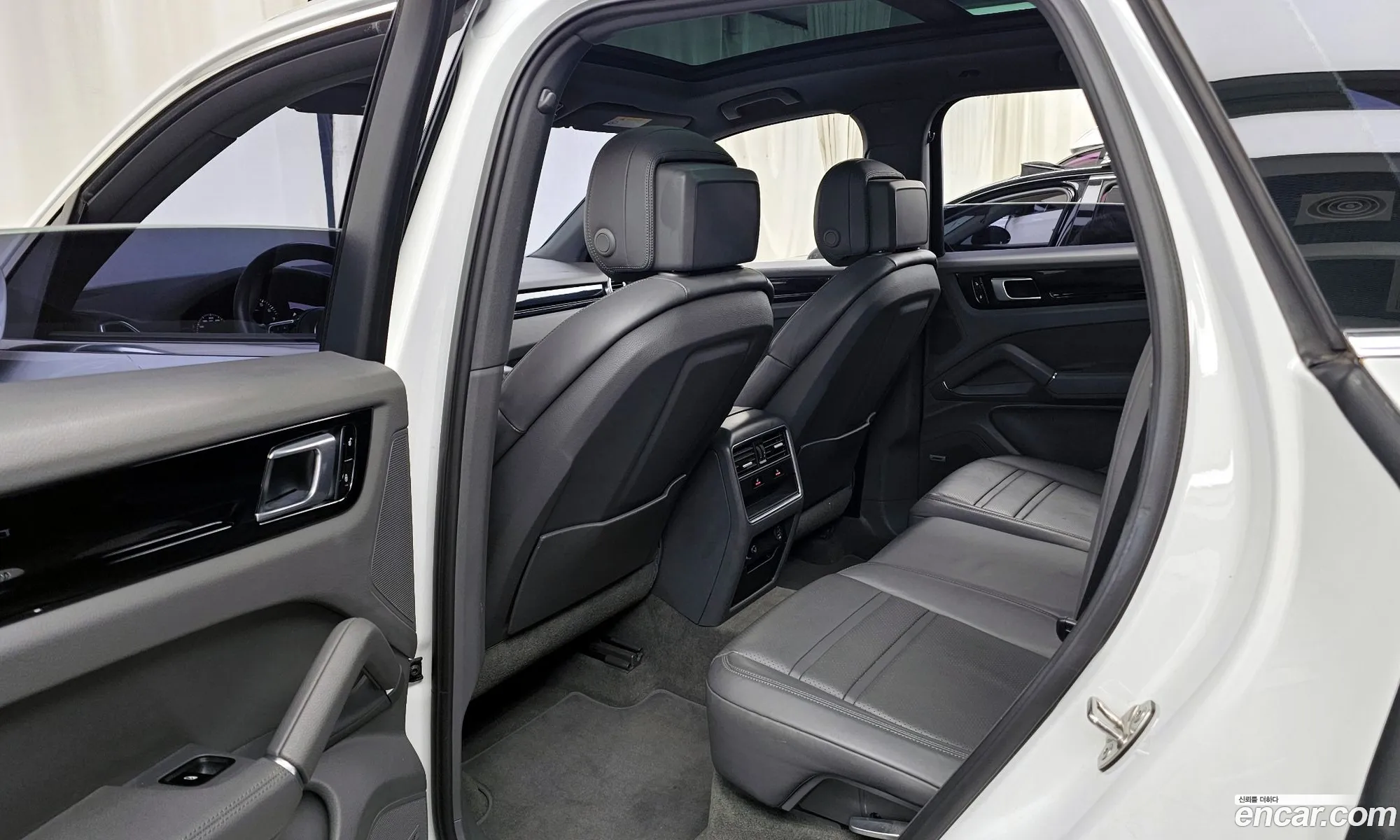 Porsche Cayenne 2019 WP1AA29Y6KDA23556 — 30