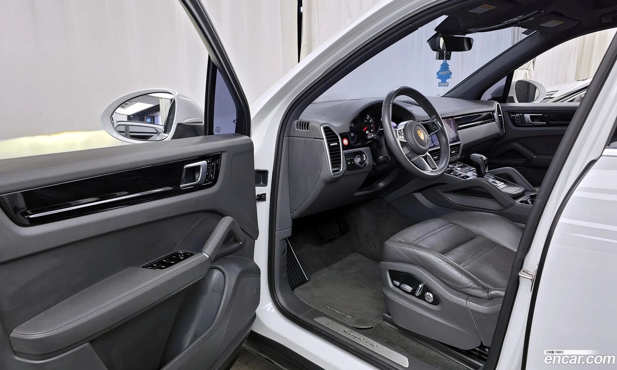 Porsche Cayenne 2019 WP1AA29Y6KDA23556 — 23