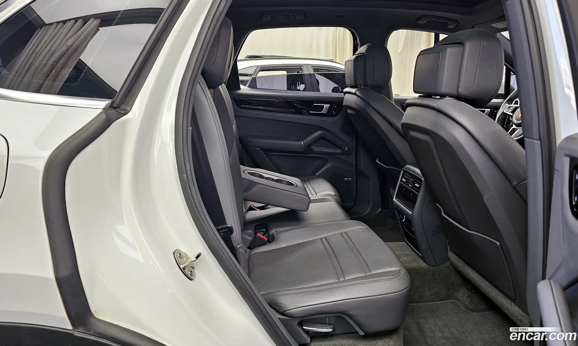 Porsche Cayenne 2019 WP1AA29Y6KDA23556 — 24