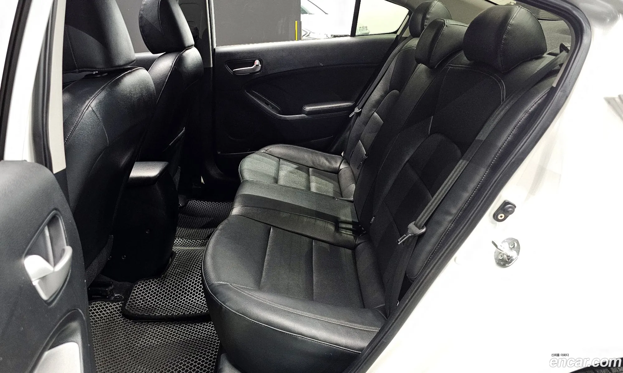 Kia K3 2012 — 12