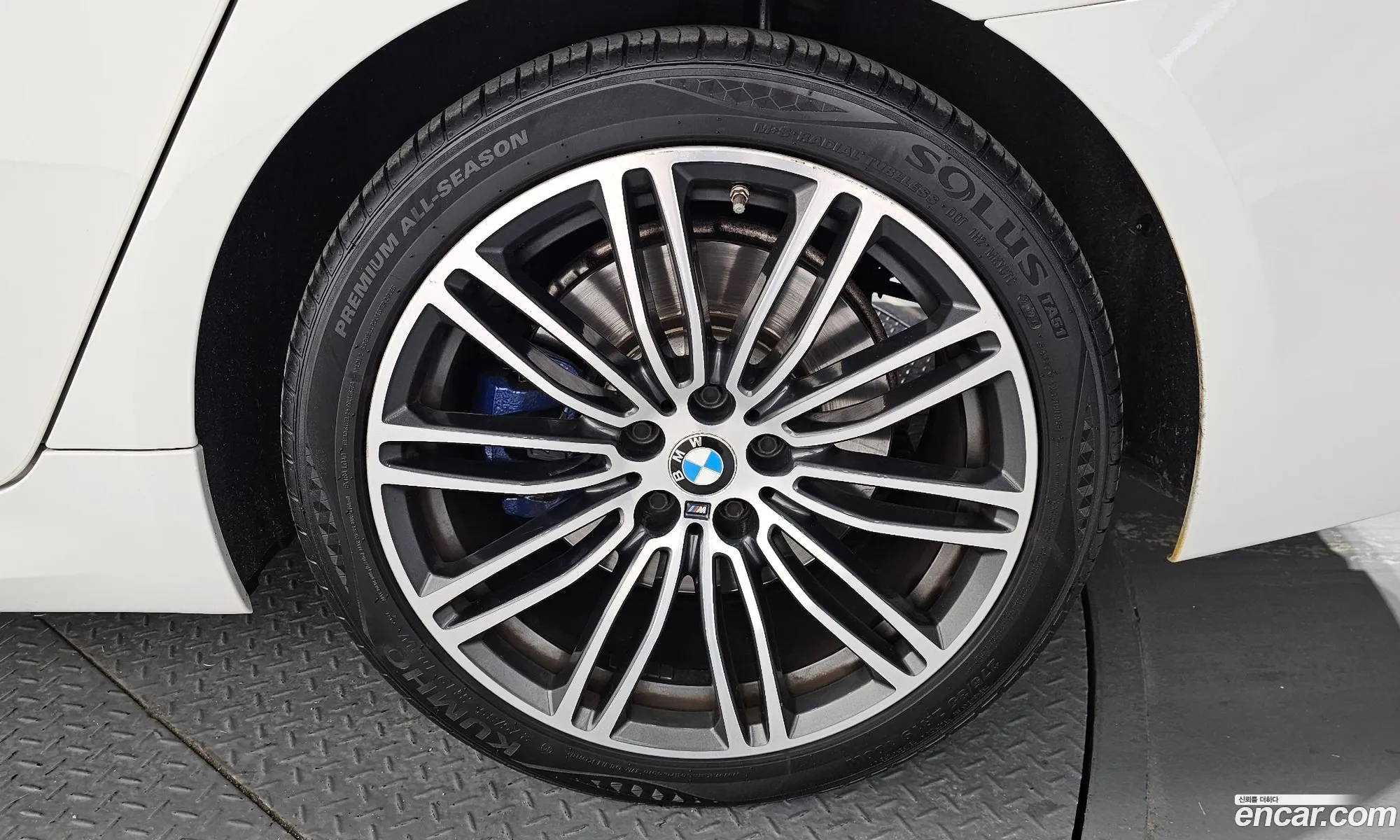 BMW 5 Series 2018 WBAJD310XJB316274 — 25