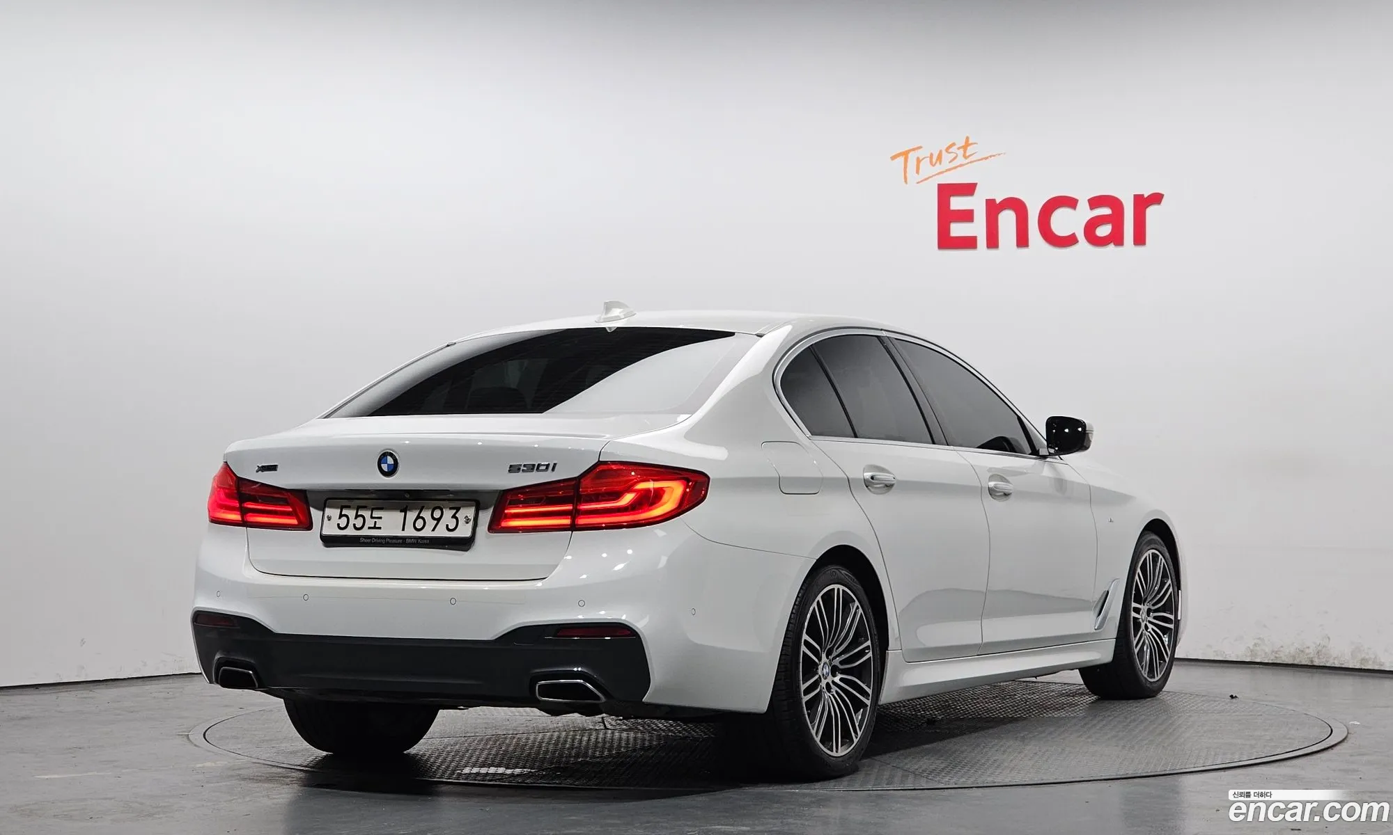 BMW 5 Series 2018 WBAJD310XJB316274 — 2