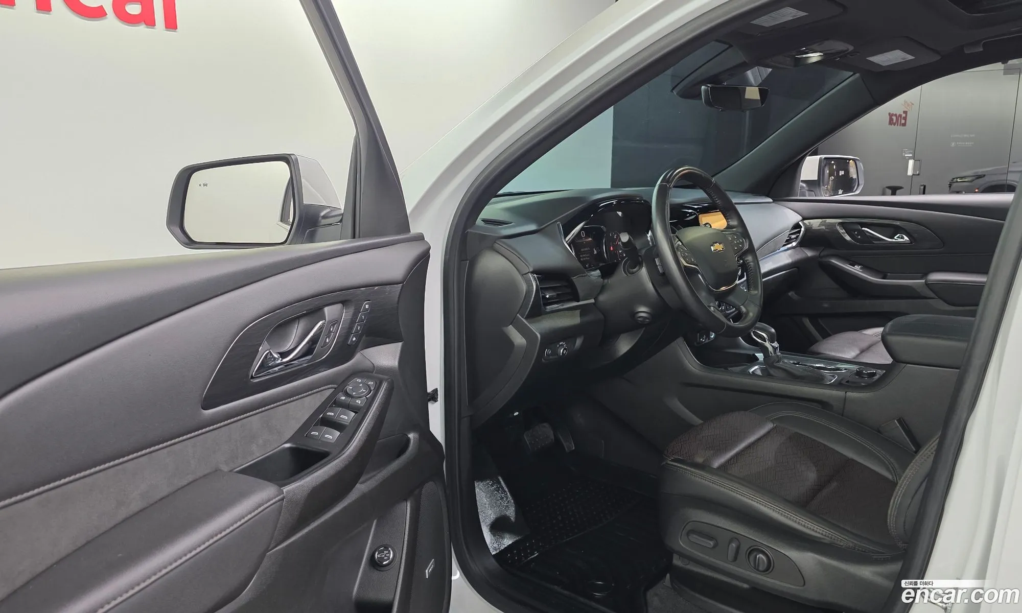 Chevrolet (GM Daewoo) Traverse 2022 — 13