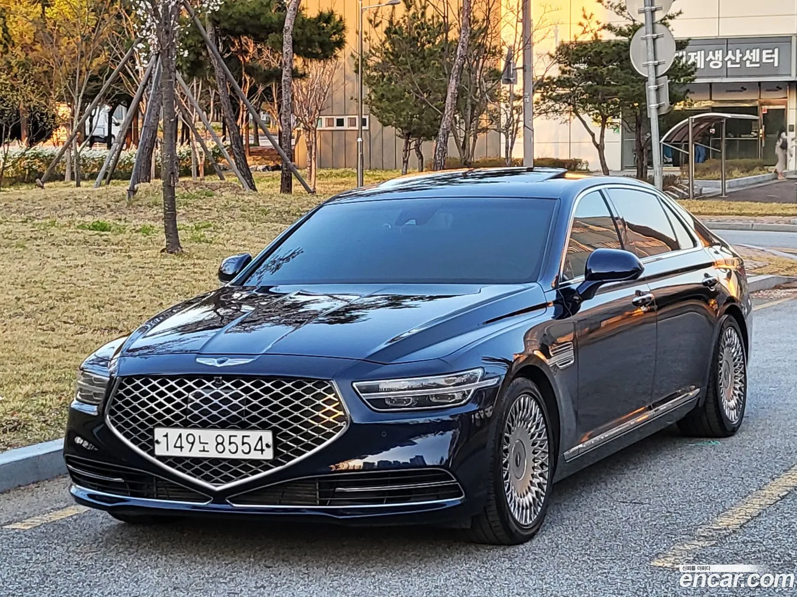 Genesis G90 2018 — 19