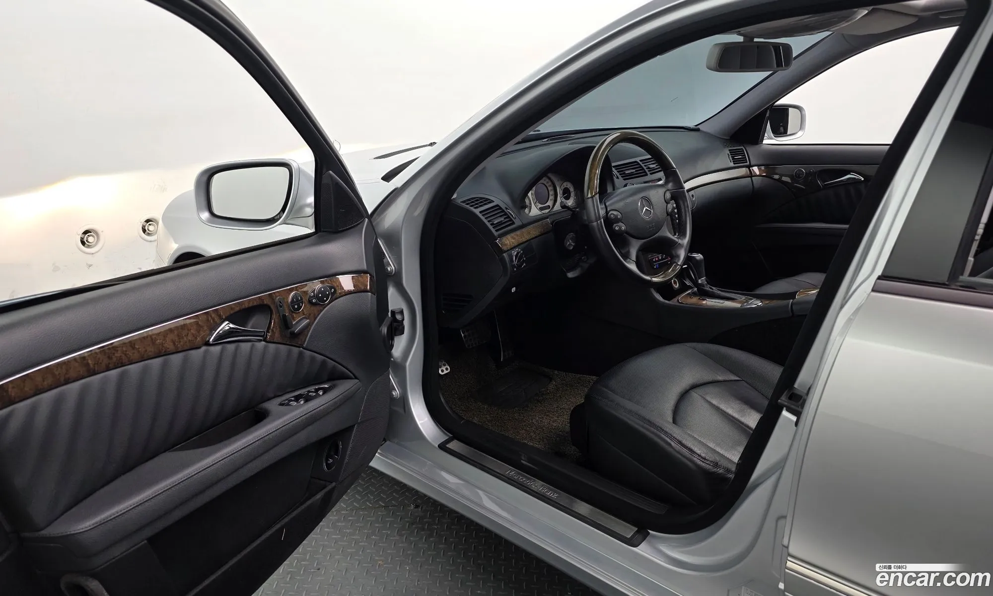 Mercedes-Benz E-Class W211 2008 WDBUF56X18B304101 — 20