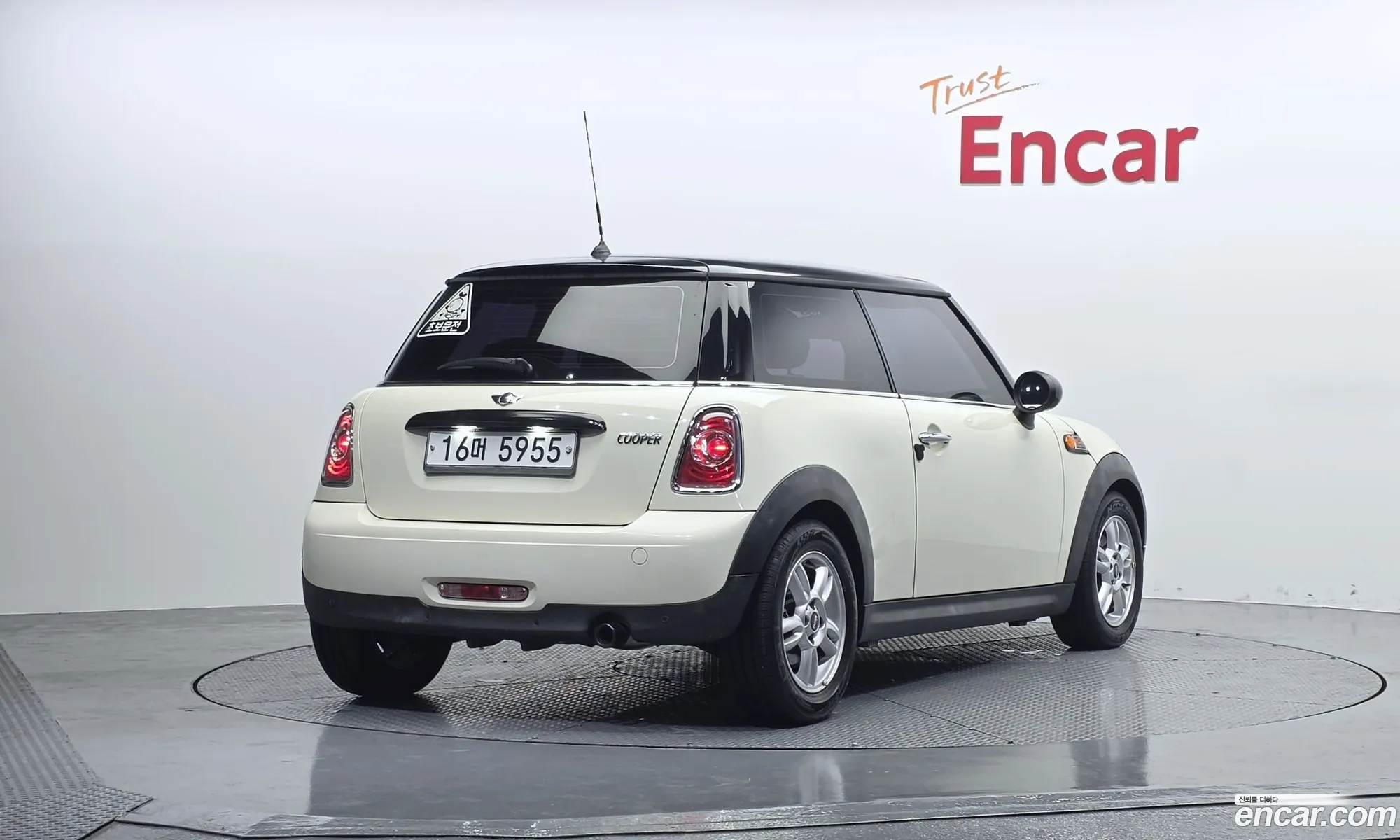 Mini Cooper 2011 WMWSU3105BT201842 — 2