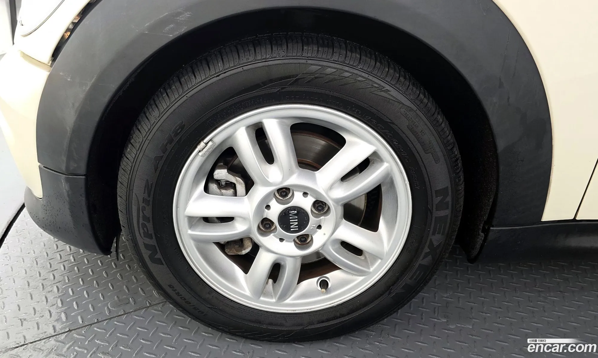 Mini Cooper 2011 WMWSU3105BT201842 — 9